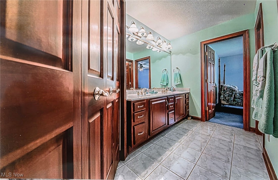 Valley City, Ohio, 44280, United States, 4 Bedrooms Bedrooms, ,5 BathroomsBathrooms,Residential,For Sale,1836781