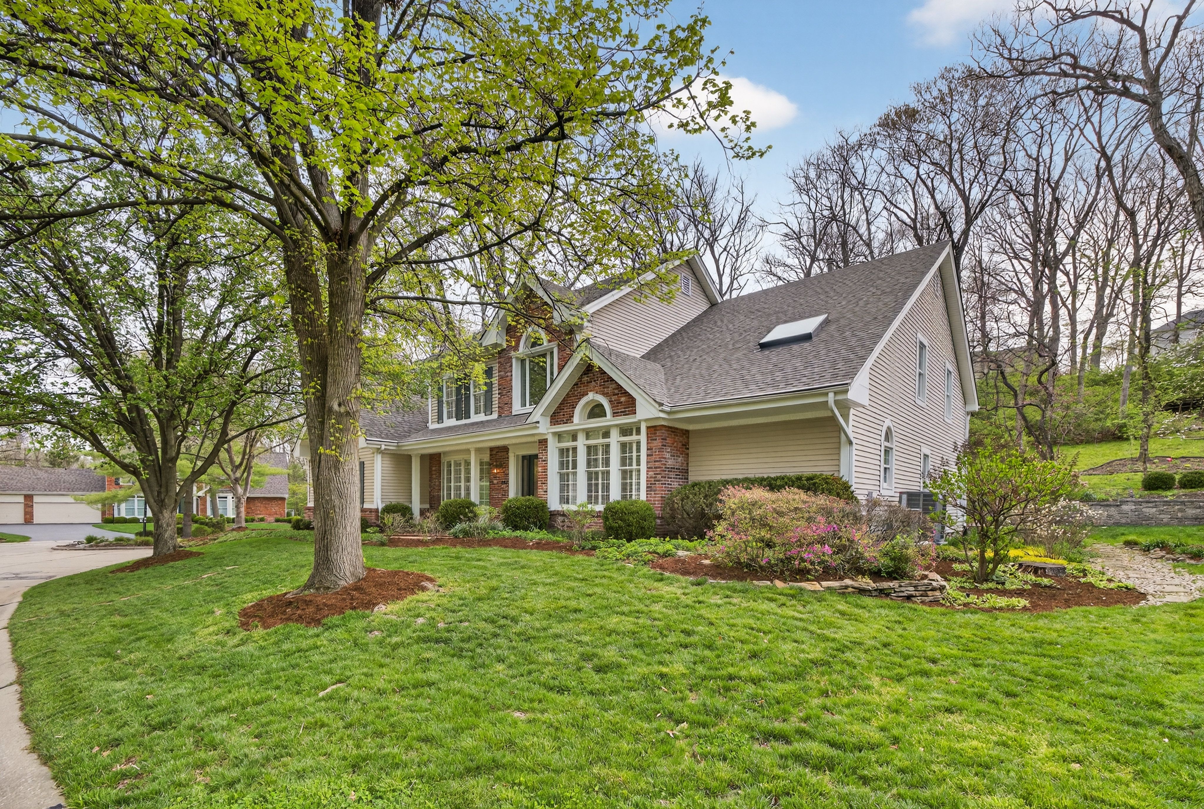  Tucked within the serene, tree-lined enclave of The Forest Subdivision - 物件實景