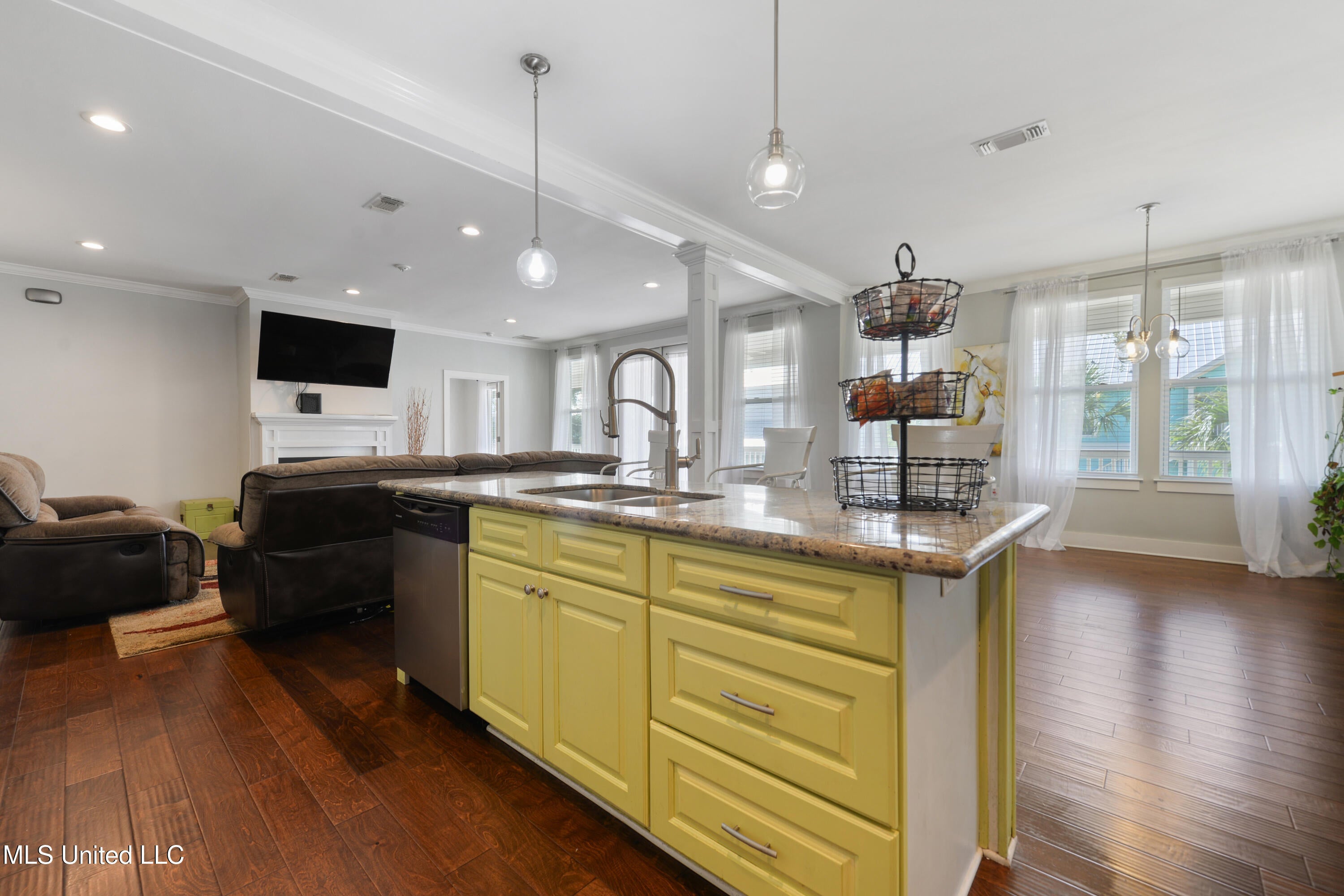 Biloxi, Mississippi, 39531, United States, 3 Bedrooms Bedrooms, ,3 BathroomsBathrooms,Residential,For Sale,1731984