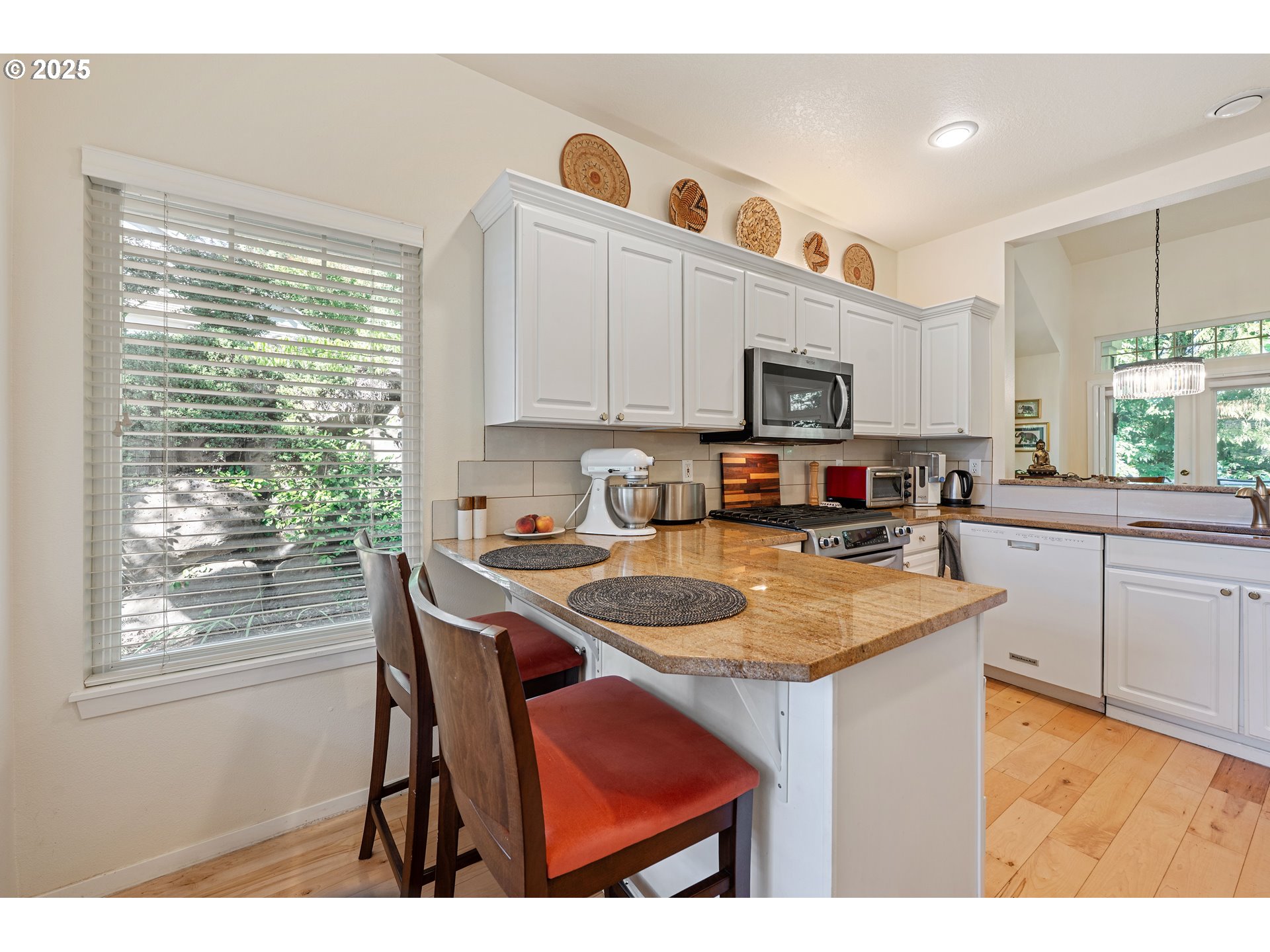 Portland, Oregon, 97229, United States, 2 Bedrooms Bedrooms, ,2 BathroomsBathrooms,Residential,For Sale,1925934