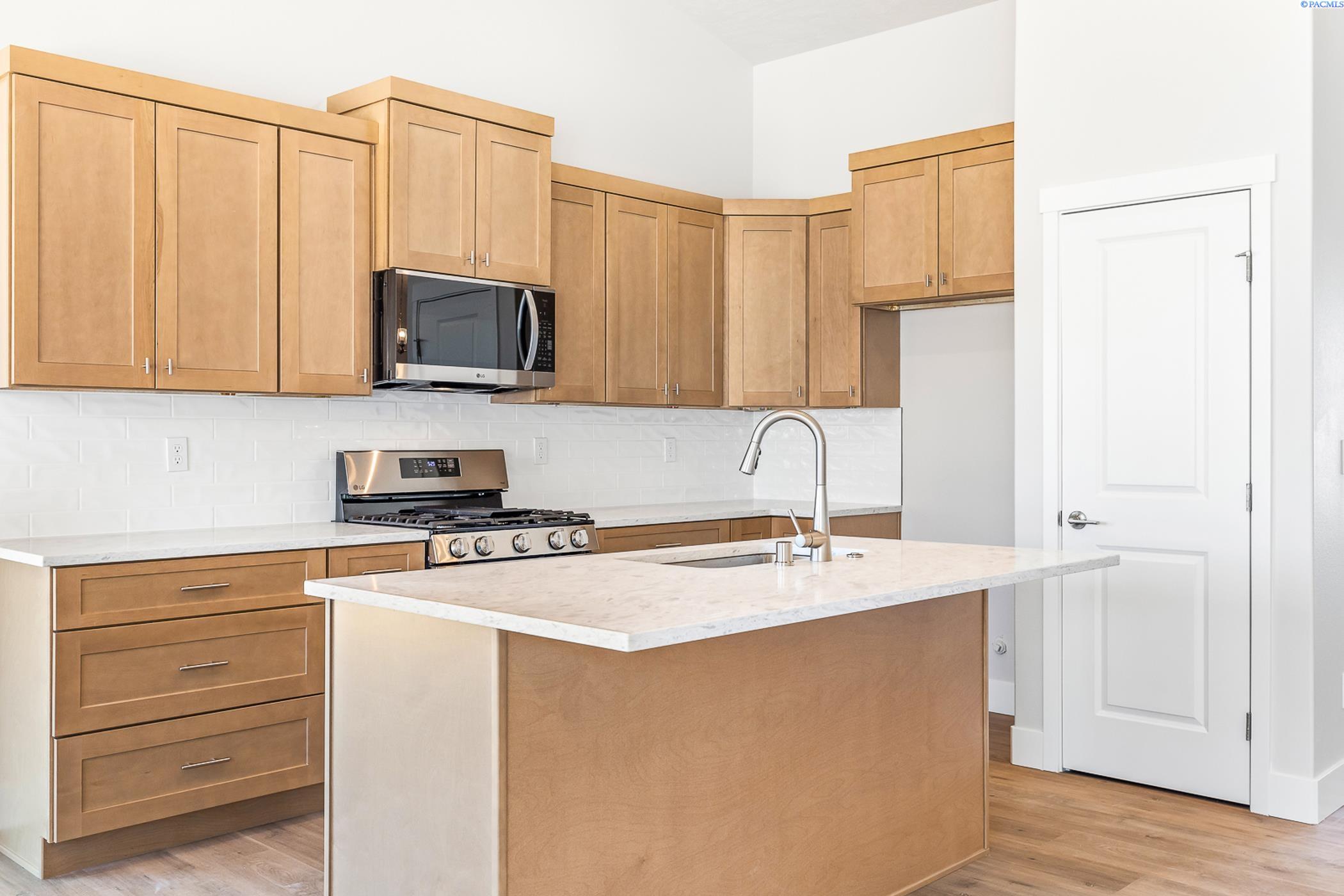 Kennewick, Washington, 99338, United States, 3 Bedrooms Bedrooms, ,1 BathroomBathrooms,Residential,For Sale,1803967