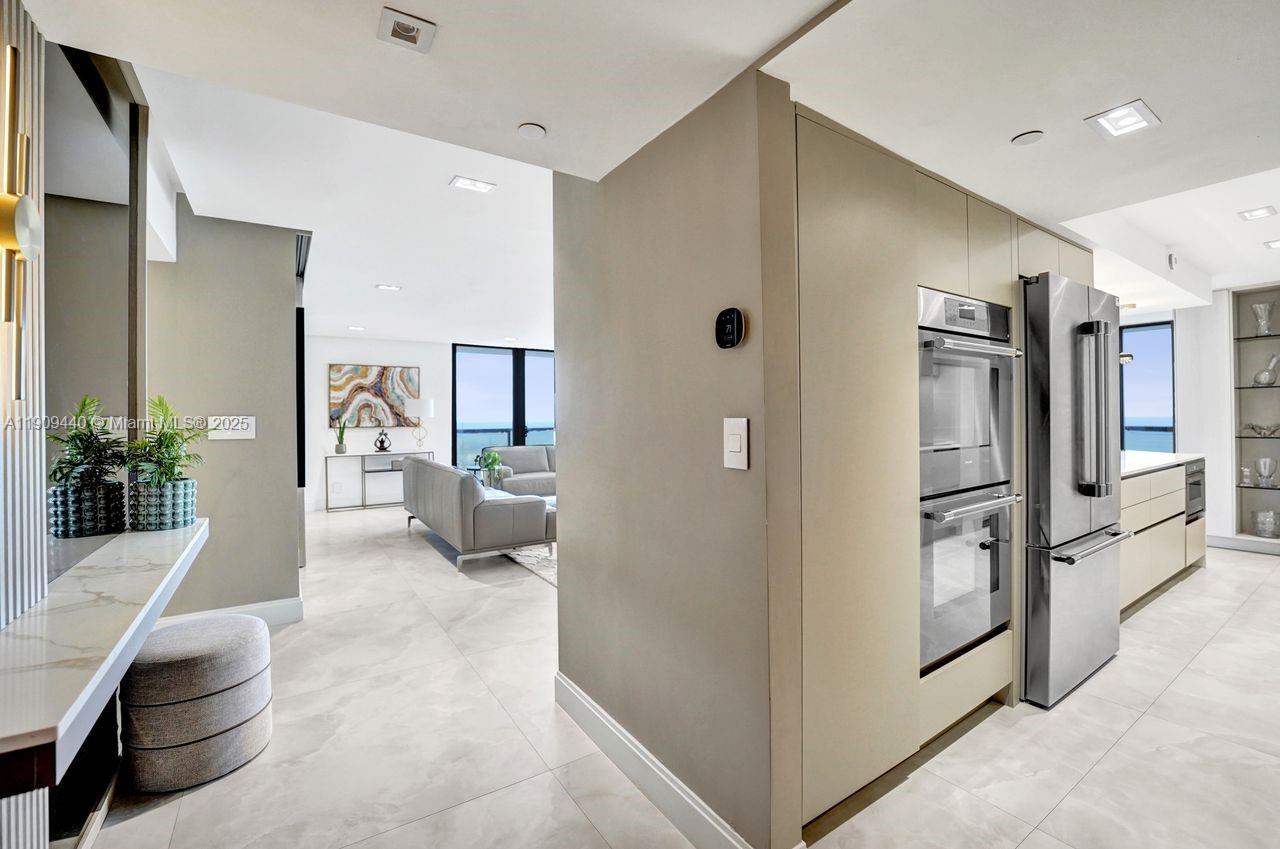 Aventura, Florida, 33180, United States, 4 Bedrooms Bedrooms, ,3 BathroomsBathrooms,Residential,For Sale,1989570