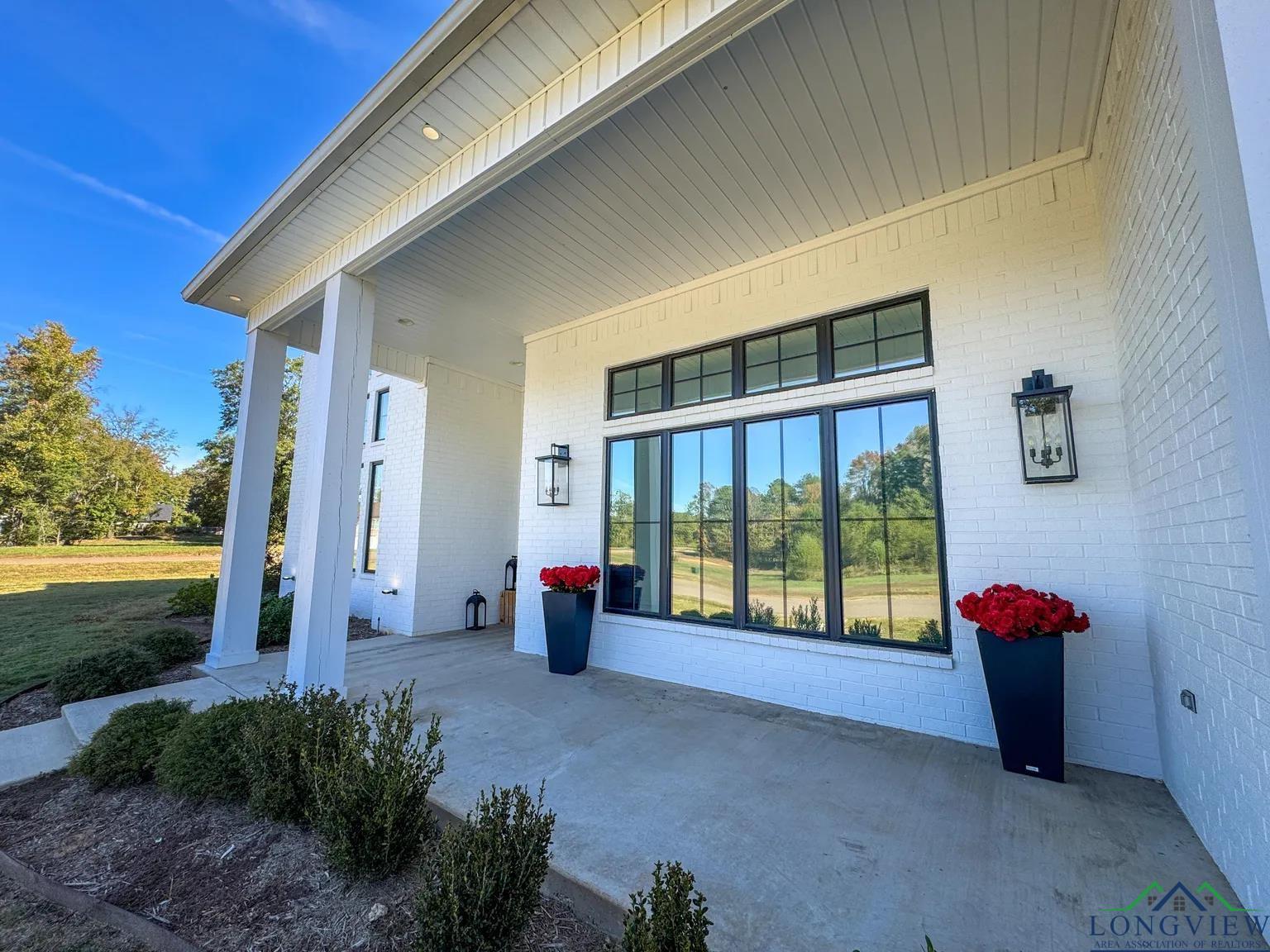 Texarkana, Texas, 75503, United States, 4 Bedrooms Bedrooms, ,4 BathroomsBathrooms,Residential,For Sale,1980394