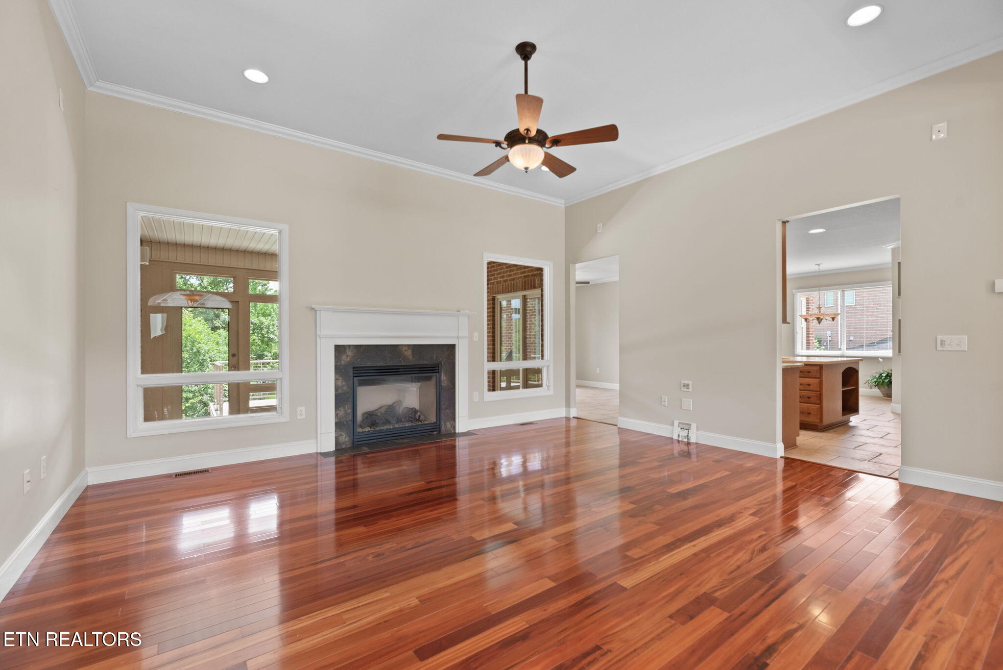 Kingston, Tennessee, 37763, United States, 3 Bedrooms Bedrooms, ,4 BathroomsBathrooms,Residential,For Sale,1885979