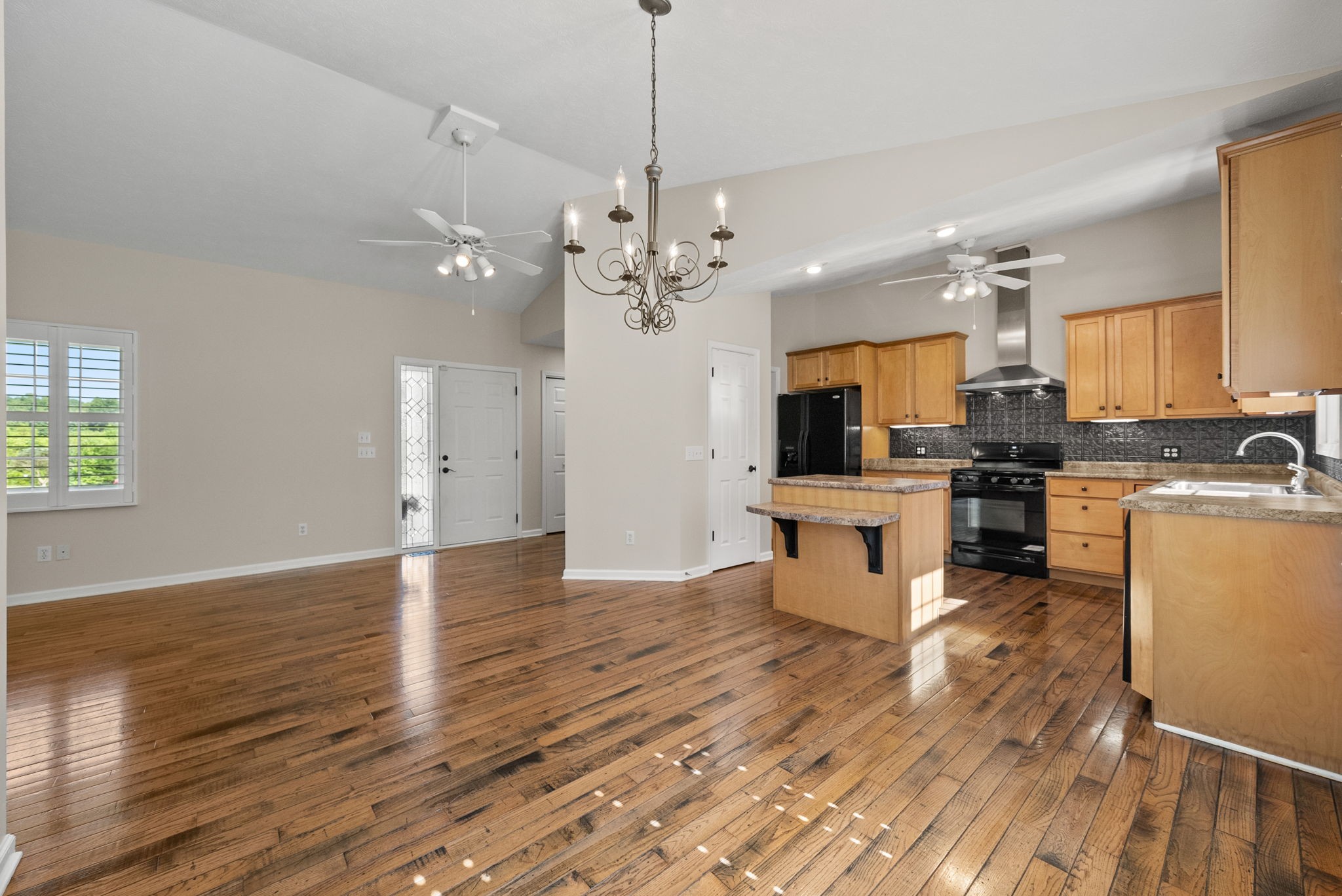 Cadiz, Kentucky, 42211, United States, 4 Bedrooms Bedrooms, ,3 BathroomsBathrooms,Residential,For Sale,1977115