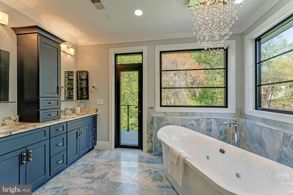 Herndon, Virginia, 20170, United States, 6 Bedrooms Bedrooms, ,6 BathroomsBathrooms,Residential,For Sale,1941281