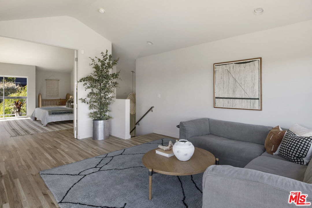 Los Angeles, California, 90039, United States, 3 Bedrooms Bedrooms, ,4 BathroomsBathrooms,Residential,For Sale,1934382