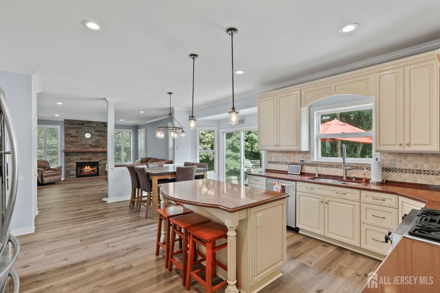 Marlboro, New Jersey, 07751, United States, 5 Bedrooms Bedrooms, ,3 BathroomsBathrooms,Residential,For Sale,1975938