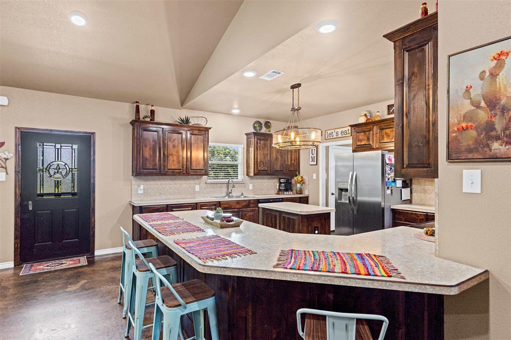 Covington, Texas, 76636, United States, 4 Bedrooms Bedrooms, ,2 BathroomsBathrooms,Residential,For Sale,1847211