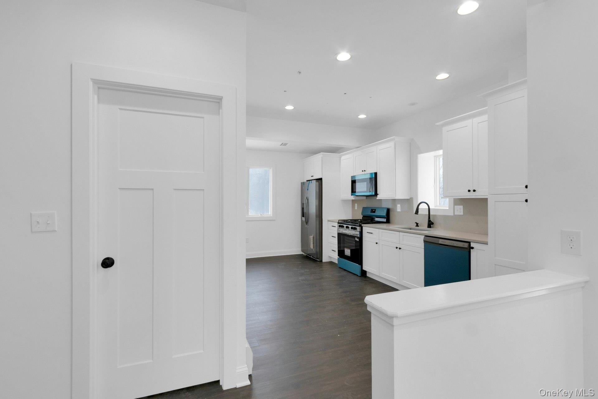 Valley Cottage, New York, 10989, United States, 4 Bedrooms Bedrooms, ,3 BathroomsBathrooms,Residential,For Sale,2005431