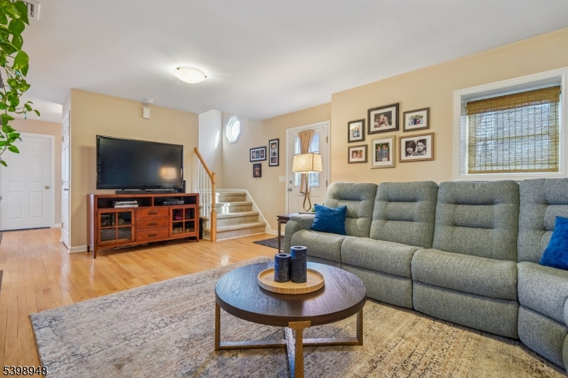 Roxbury Twp., New Jersey, 07850, United States, 4 Bedrooms Bedrooms, ,3 BathroomsBathrooms,Residential,For Sale,2003498