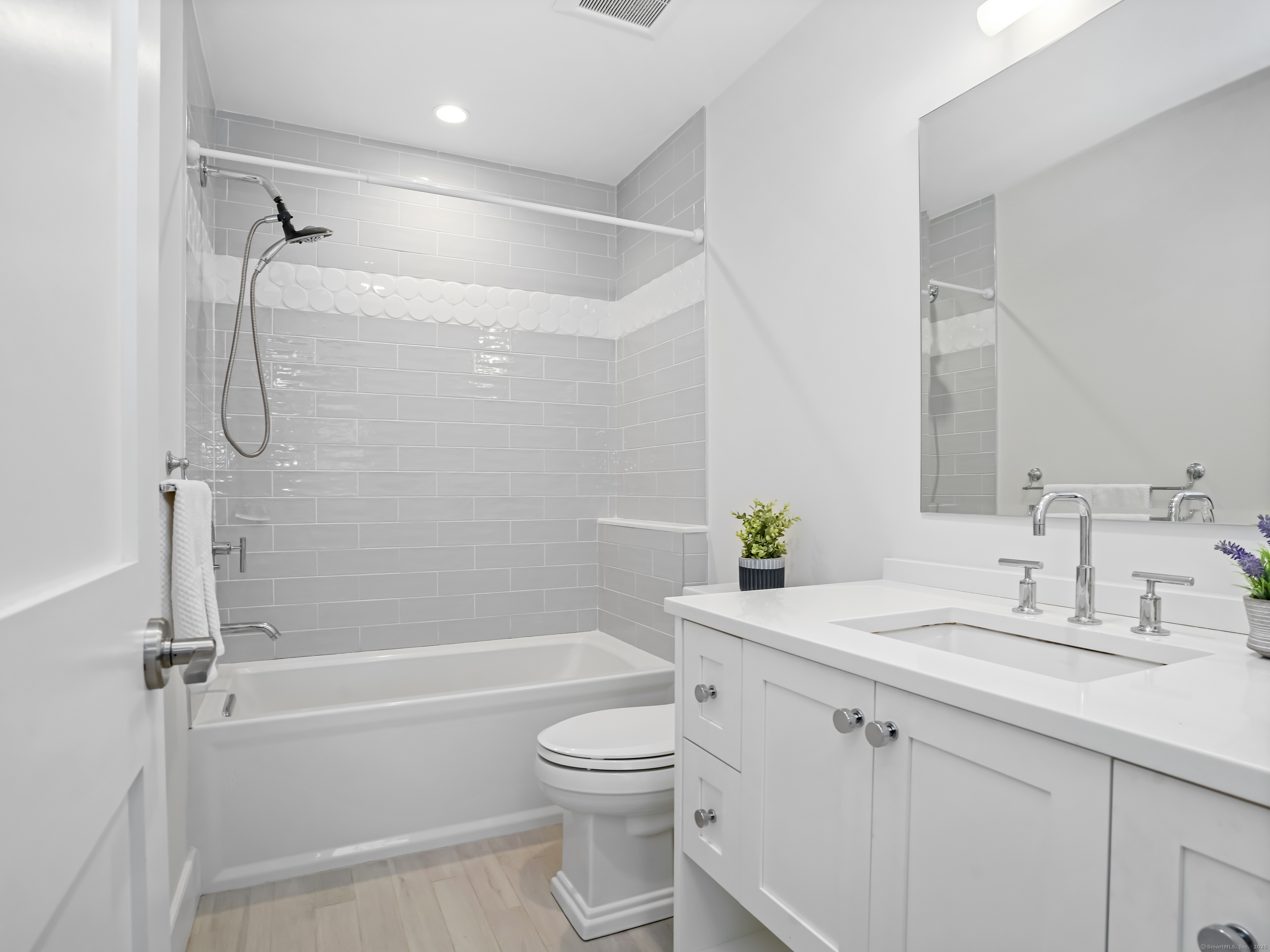 Fairfield, Connecticut, 06824, United States, 3 Bedrooms Bedrooms, ,4 BathroomsBathrooms,Residential,For Sale,2001883