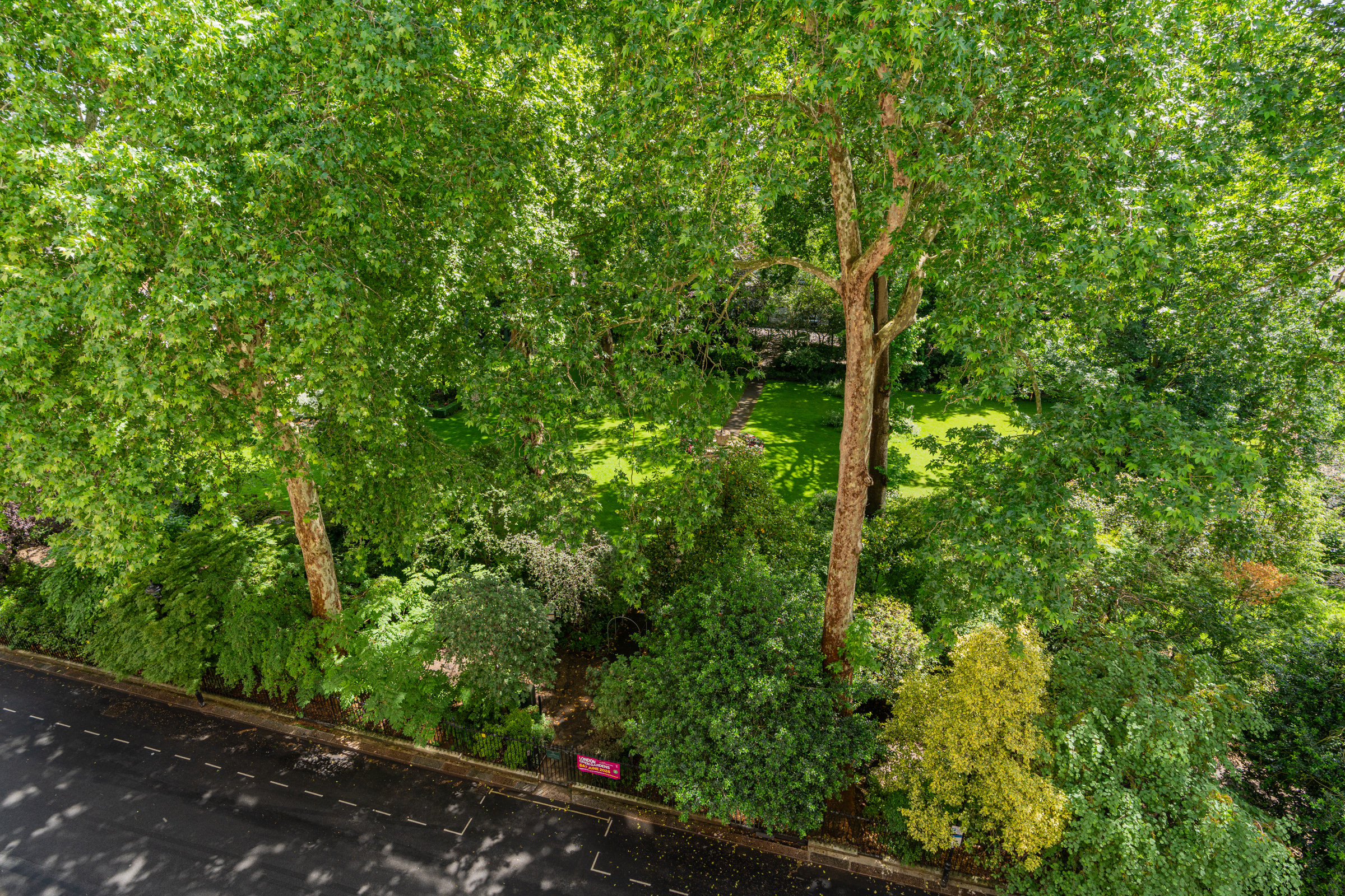  Gloucester Square Grandeur with Exceptional Potential - 物件實景