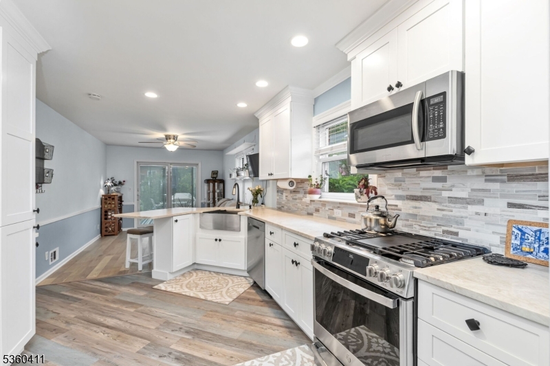 Scotch Plains Twp., New Jersey, 07076, United States, 2 Bedrooms Bedrooms, ,3 BathroomsBathrooms,Residential,For Sale,1999583