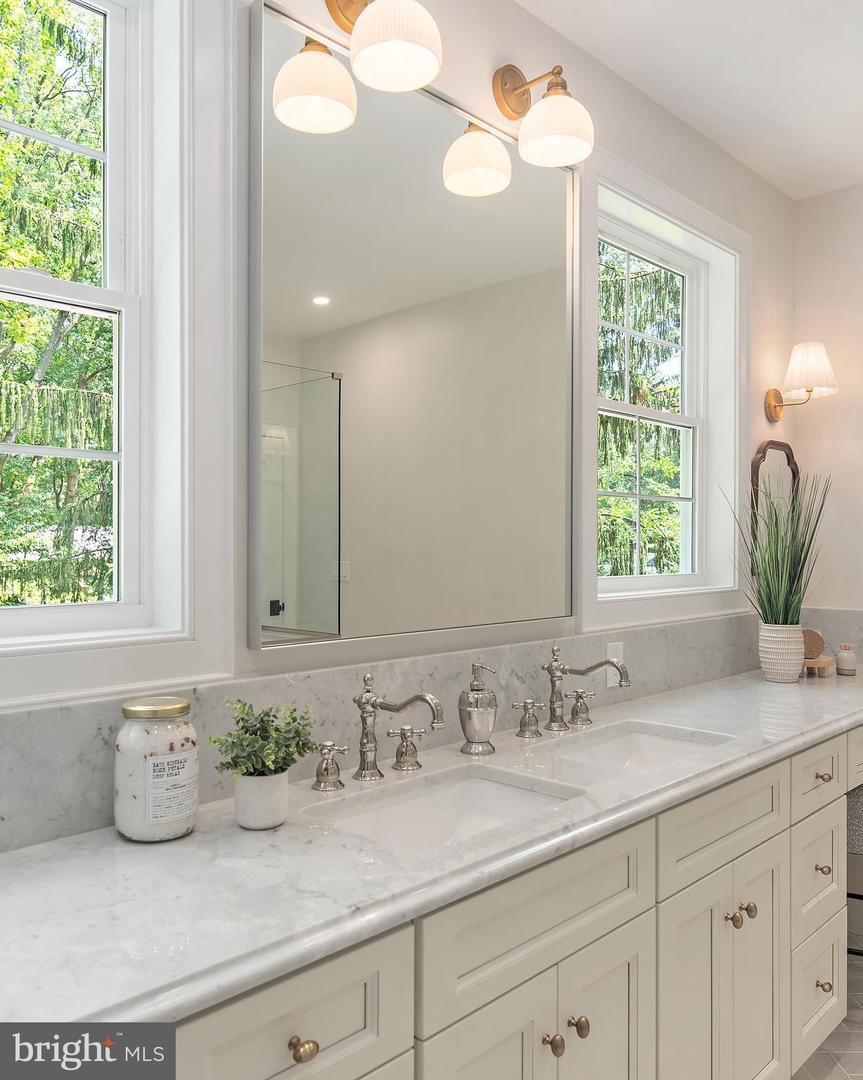 Annapolis, Maryland, 21403, United States, 4 Bedrooms Bedrooms, ,5 BathroomsBathrooms,Residential,For Sale,1900943