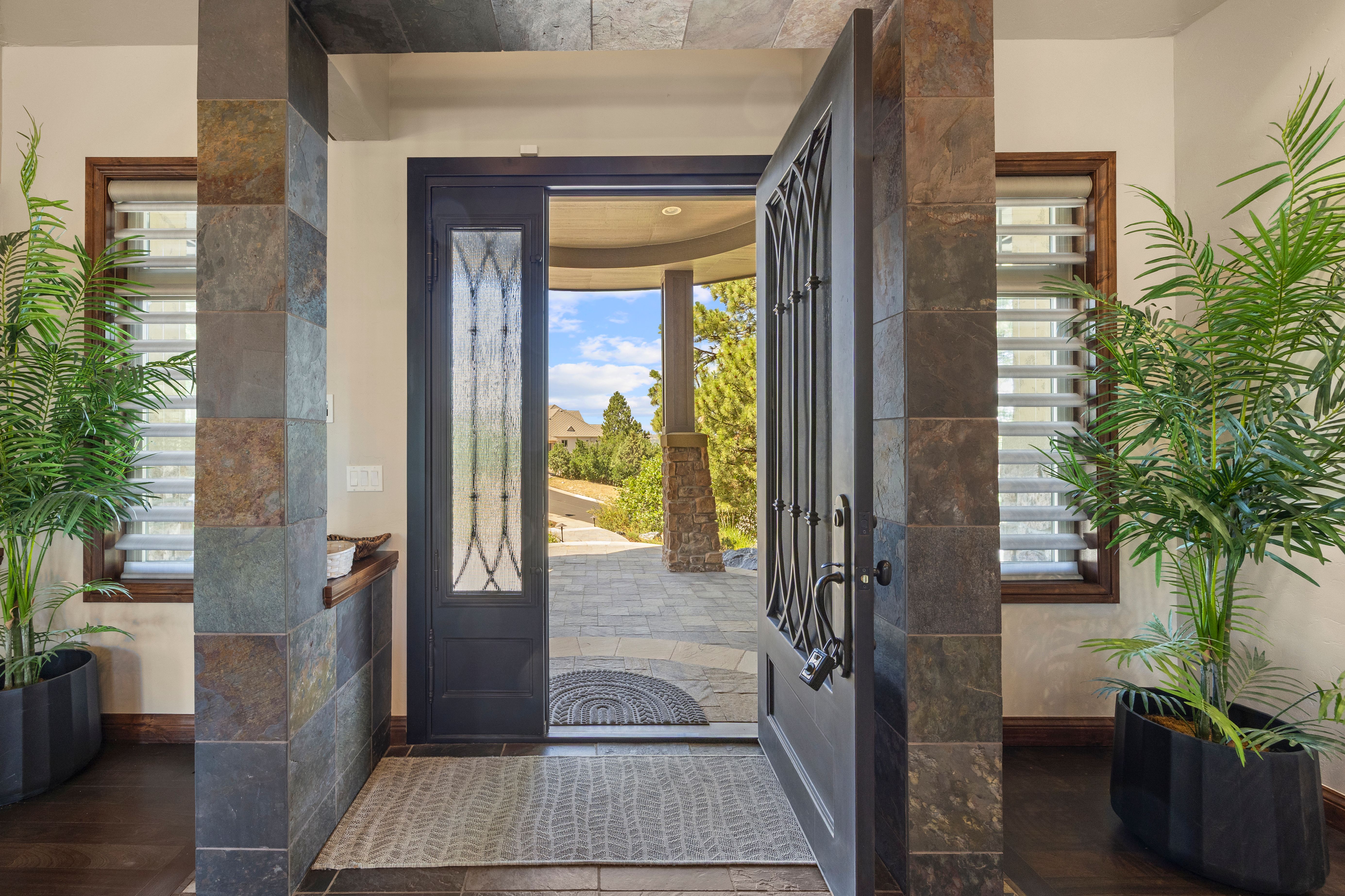  Spectacular custom ranch with a walk-out finished basement - 物件實景