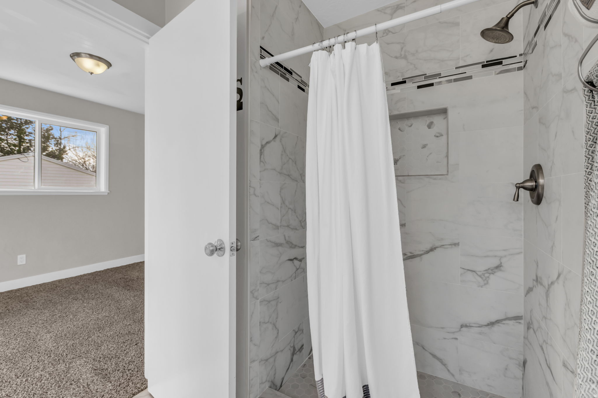 Cottonwood Heights, Utah, 84121, United States, 6 Bedrooms Bedrooms, ,1 BathroomBathrooms,Residential,For Sale,1995877