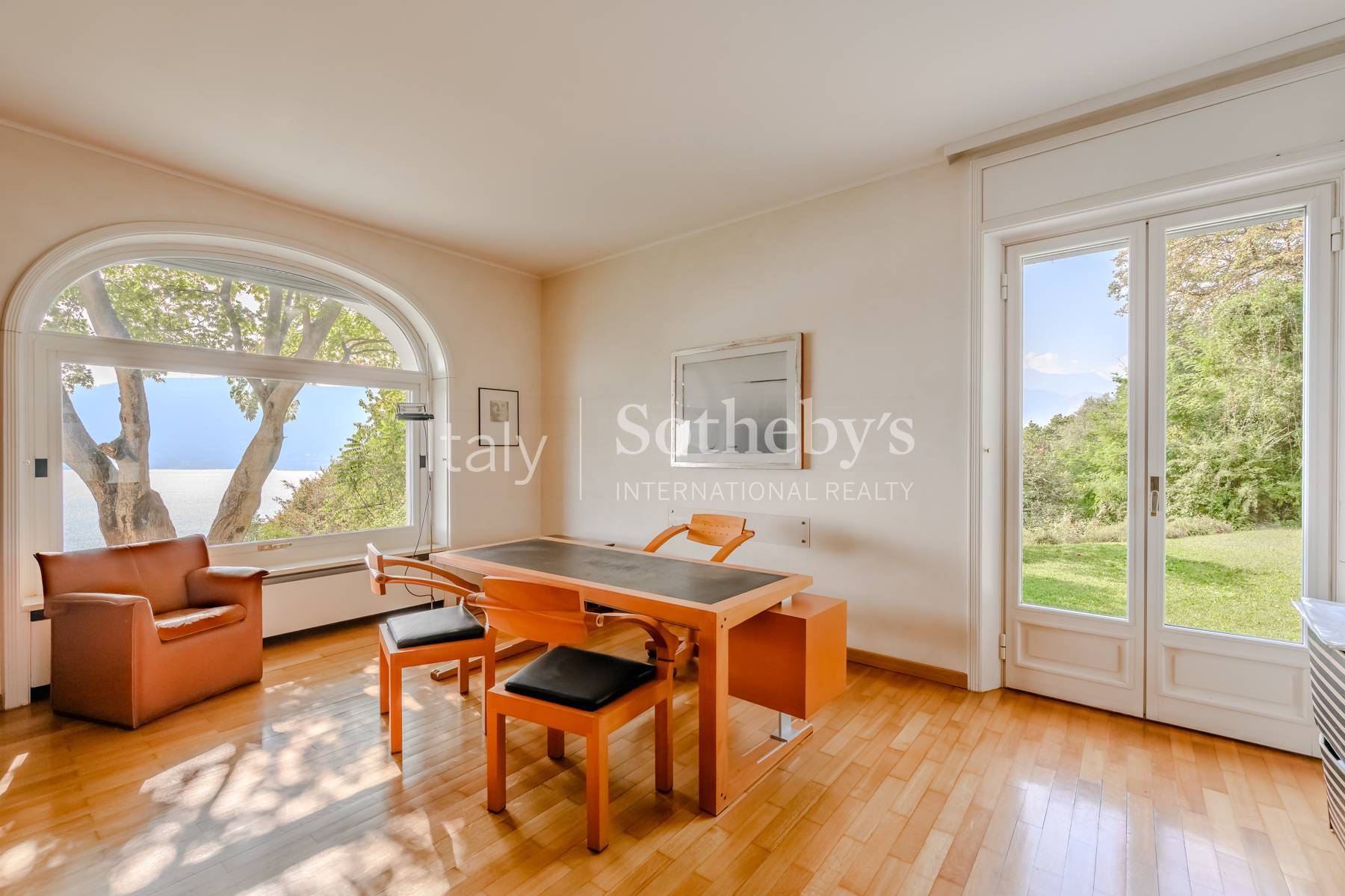  Elegant Villa with a Historic Park and Lake Views - 物件實景