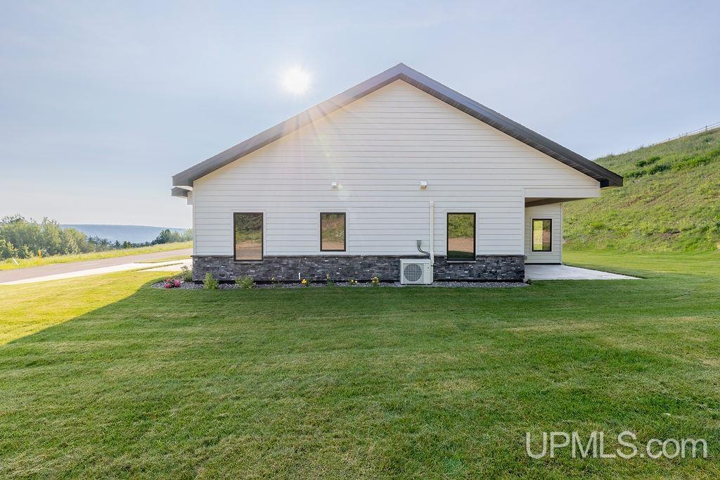 Houghton, Michigan, 49931, United States, 3 Bedrooms Bedrooms, ,3 BathroomsBathrooms,Residential,For Sale,1826025