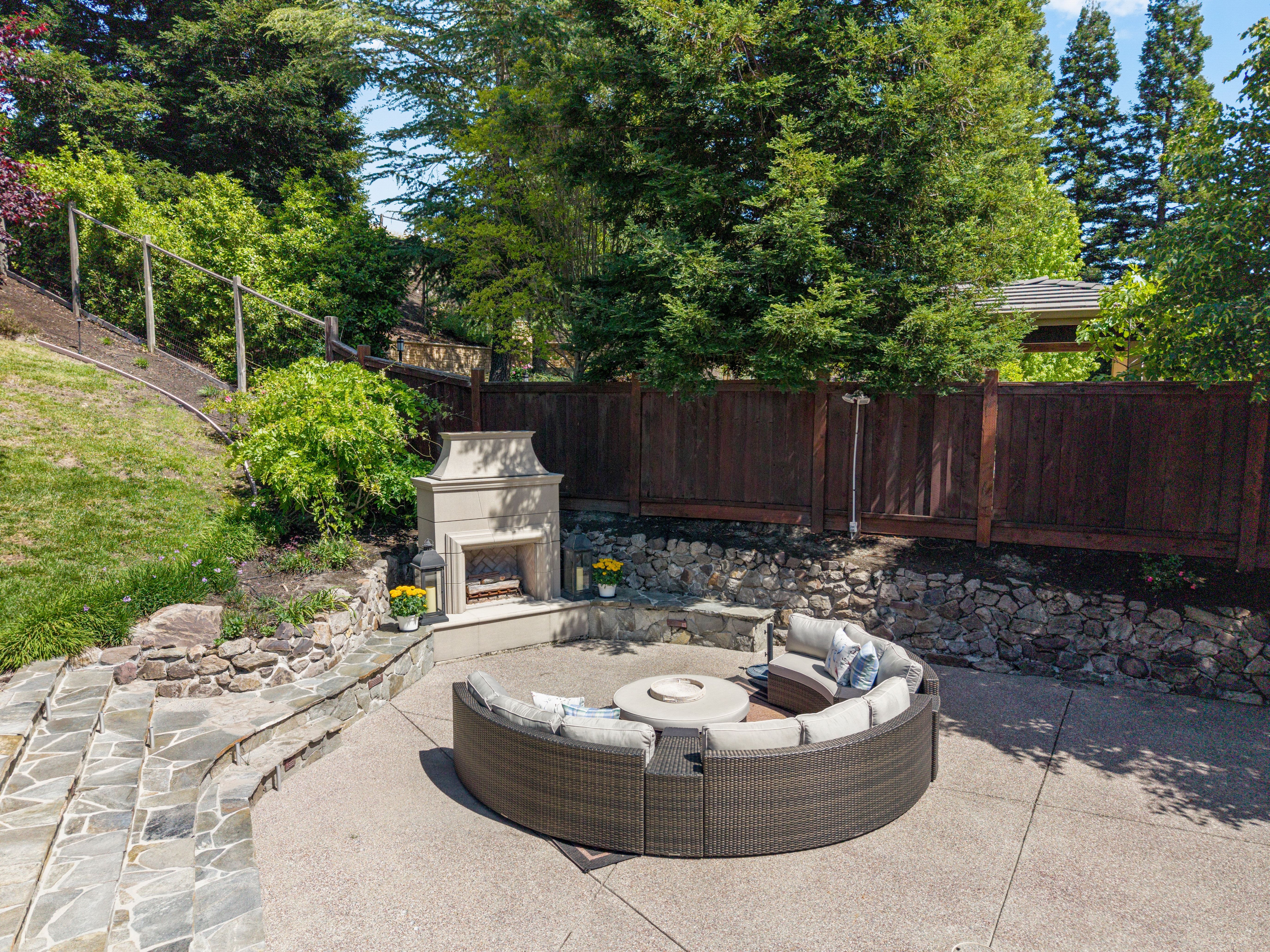  Exceptional Northridge Estates Home on Expansive Private Lot - 物件實景