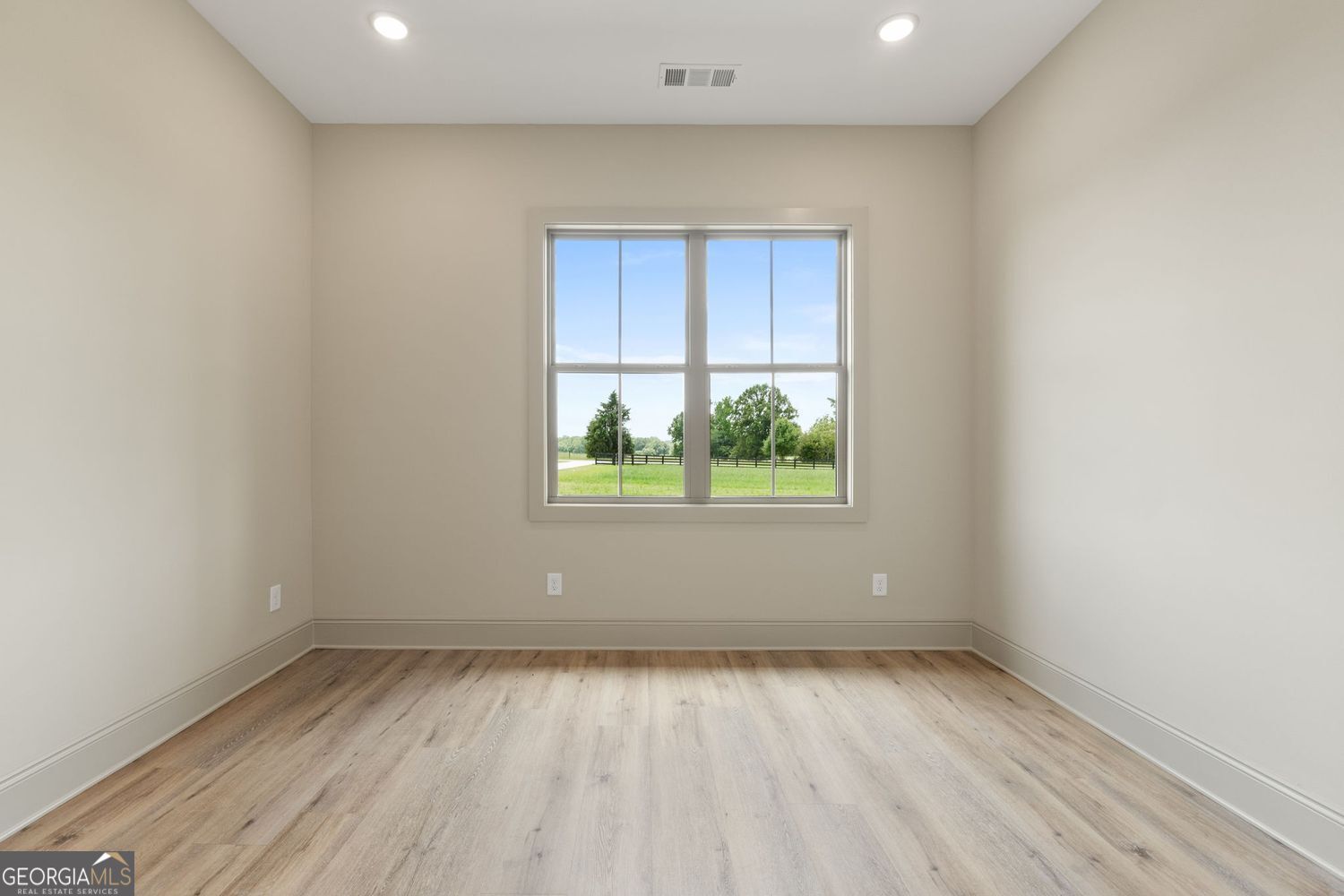 Barnesville, Georgia, 30204, United States, 4 Bedrooms Bedrooms, ,4 BathroomsBathrooms,Residential,For Sale,1859090