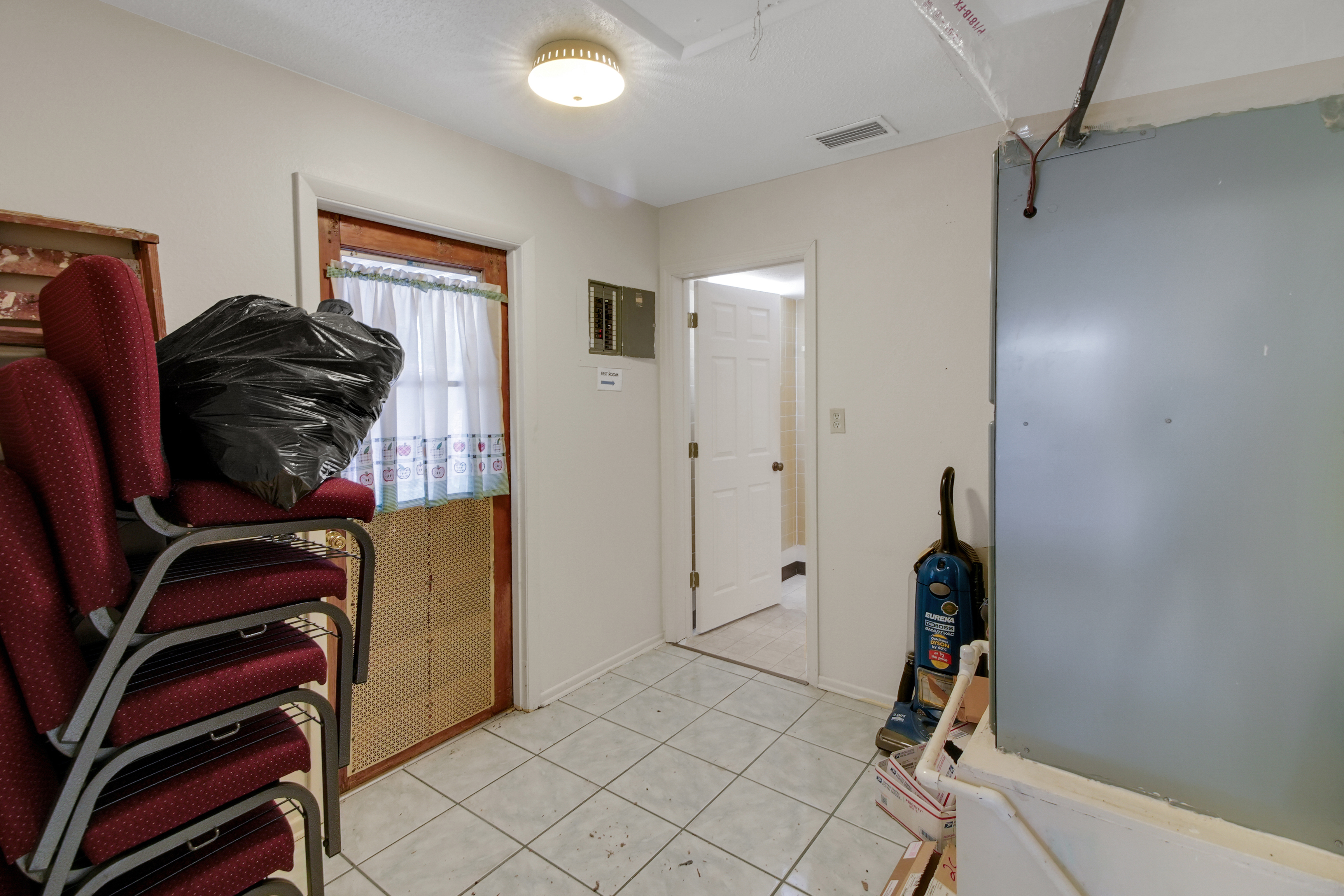 Lady Lake, Florida, 32159, United States, 6 Bedrooms Bedrooms, ,5 BathroomsBathrooms,Residential,For Sale,1921819