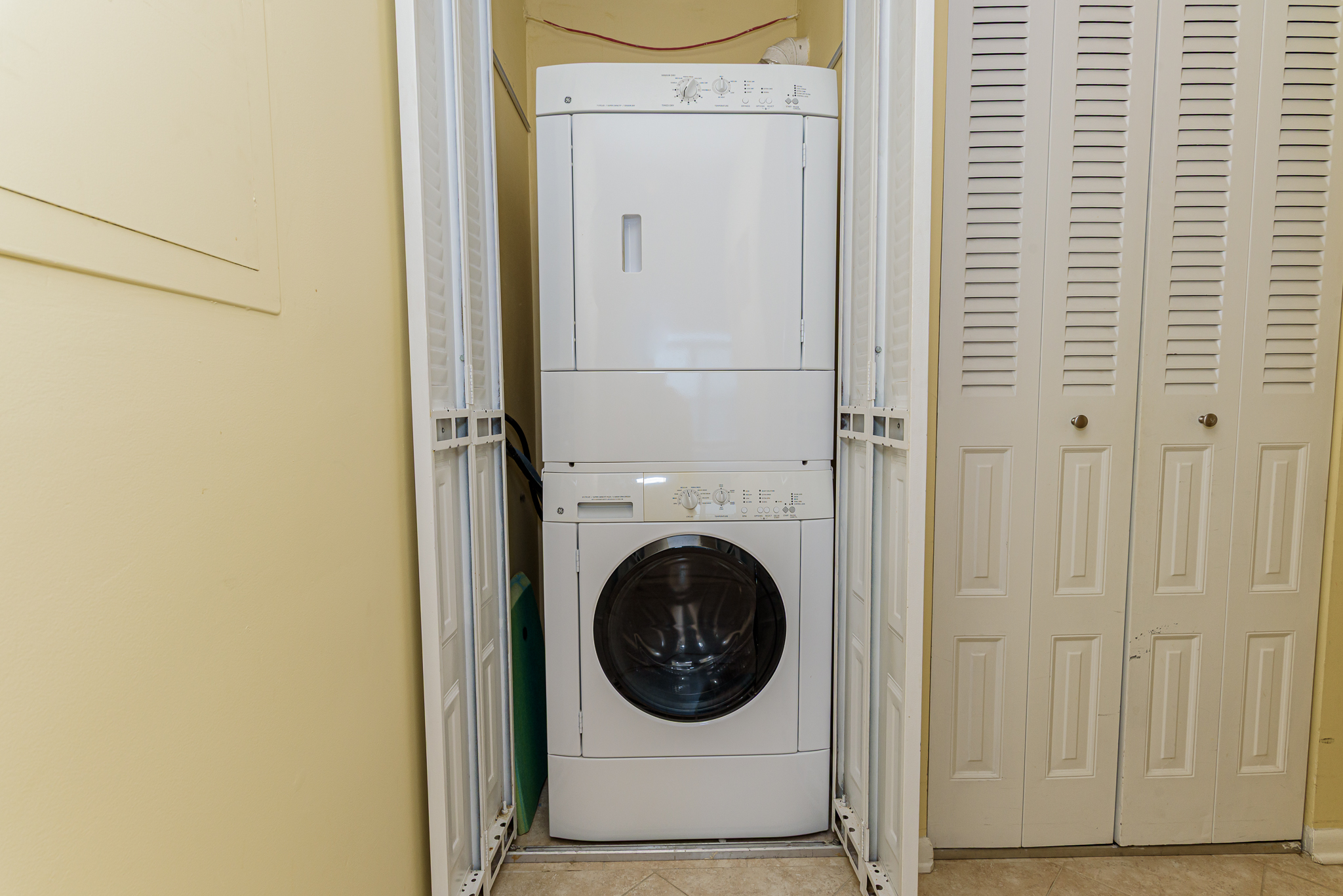 Ocean City, Maryland, 21842, United States, 3 Bedrooms Bedrooms, ,2 BathroomsBathrooms,Residential,For Sale,1929100