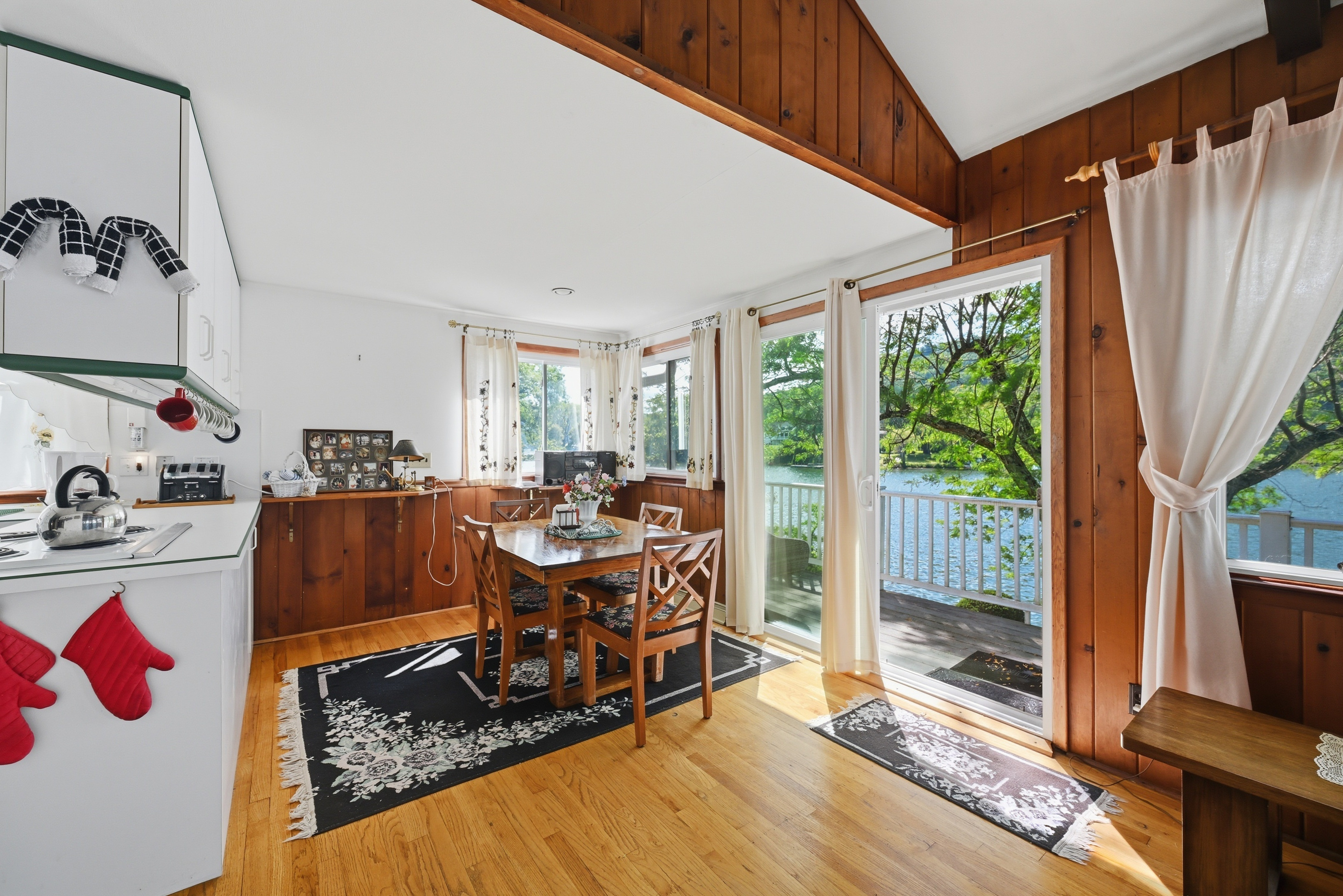  Dual-Home Private Estate with Sweeping Sunset Views on Candlewood Isle - 物件實景