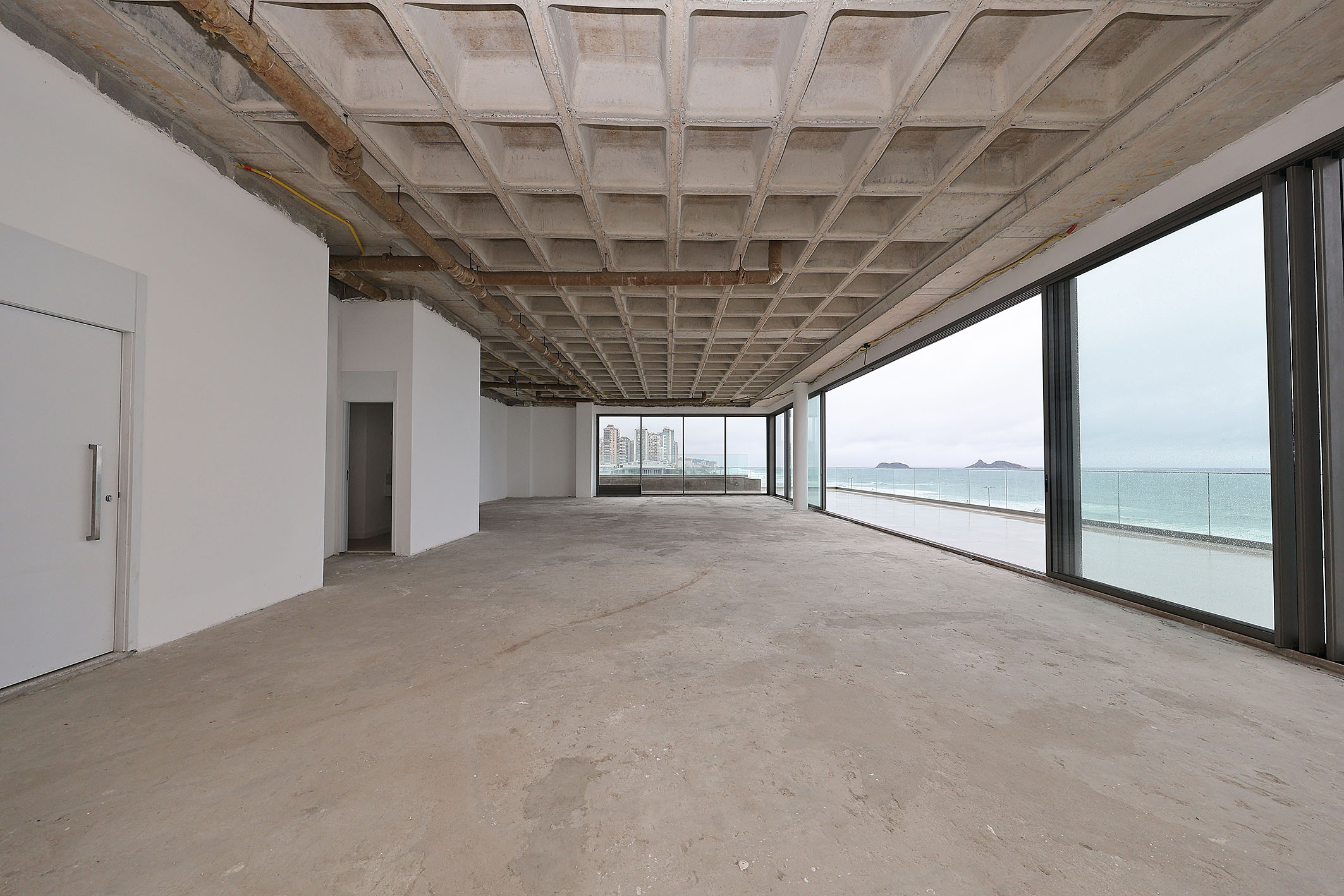  Linear Oceanfront Penthouse with Panoramic Views and Custom Potential - 物件實景
