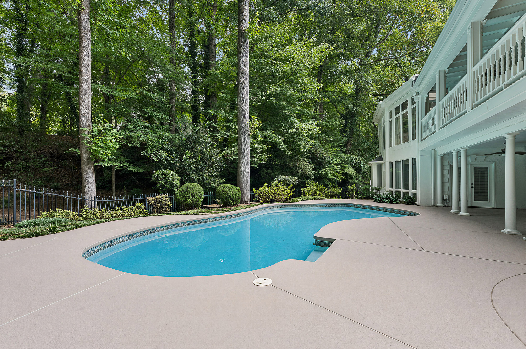  Beautiful Sandy Springs Home Offers Exceptional Space and Flexible Living - 物件實景