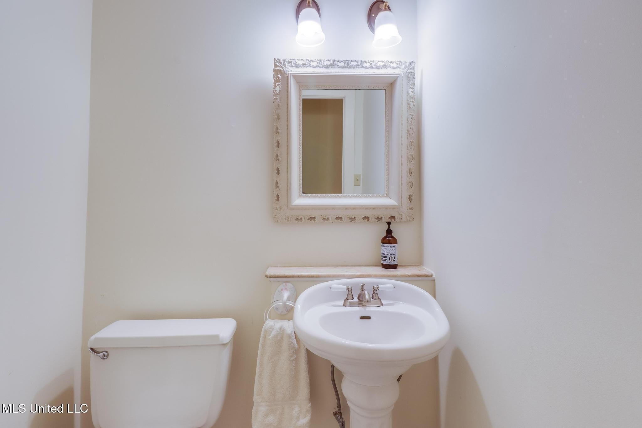 Gulfport, Mississippi, 39507, United States, 4 Bedrooms Bedrooms, ,4 BathroomsBathrooms,Residential,For Sale,1977287