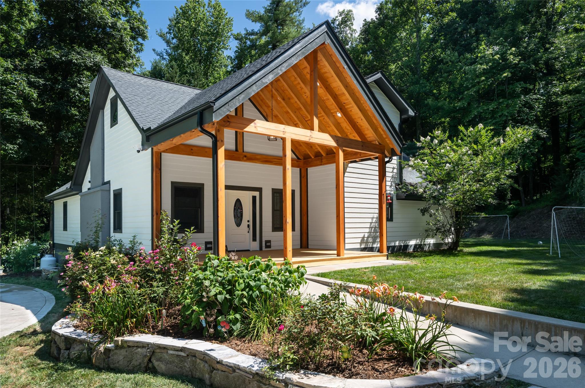 Holiday Dr, Hendersonville, NC 28739