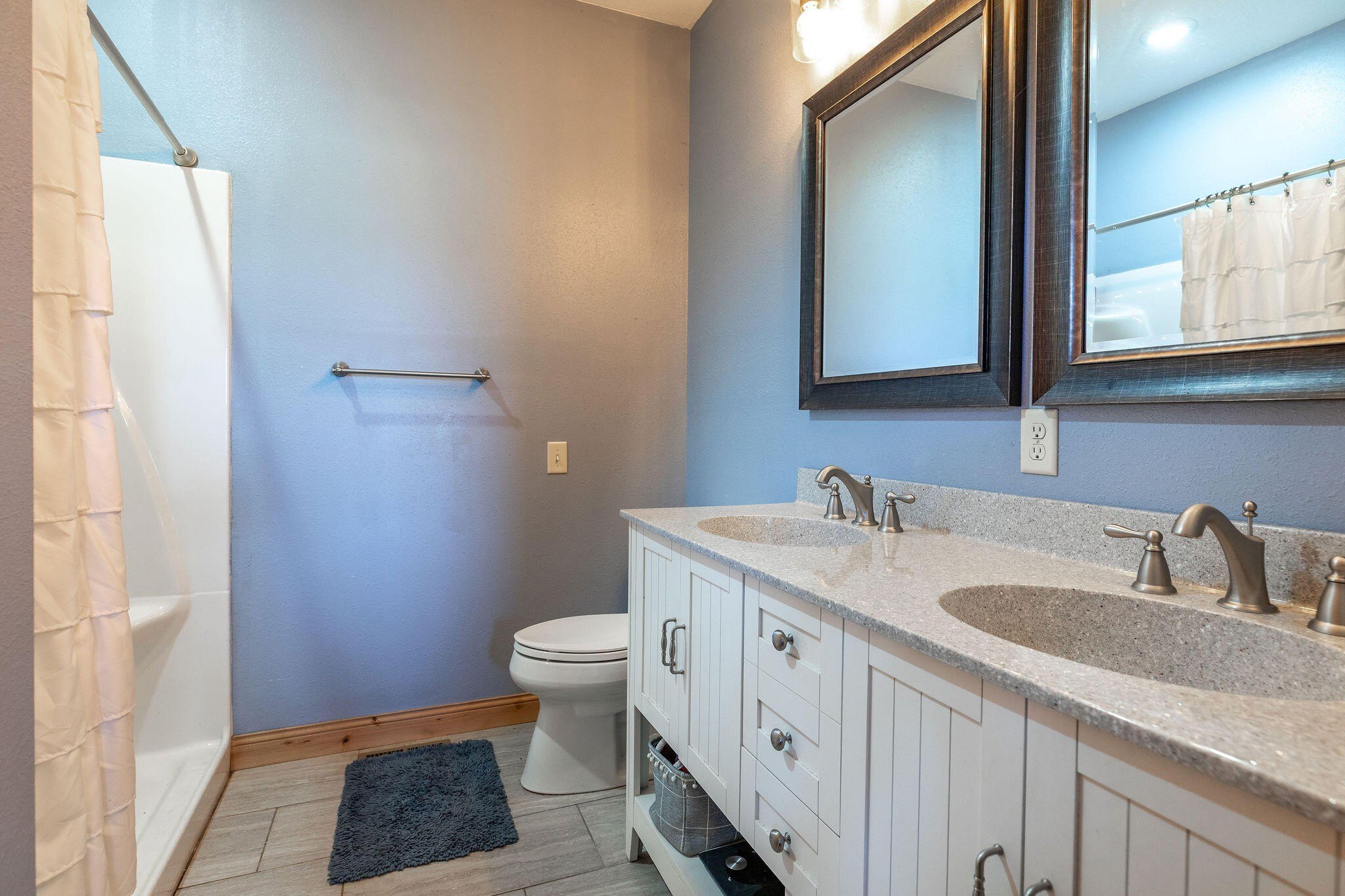 Rogersville, Missouri, 65742, United States, 3 Bedrooms Bedrooms, ,2 BathroomsBathrooms,Residential,For Sale,1979438