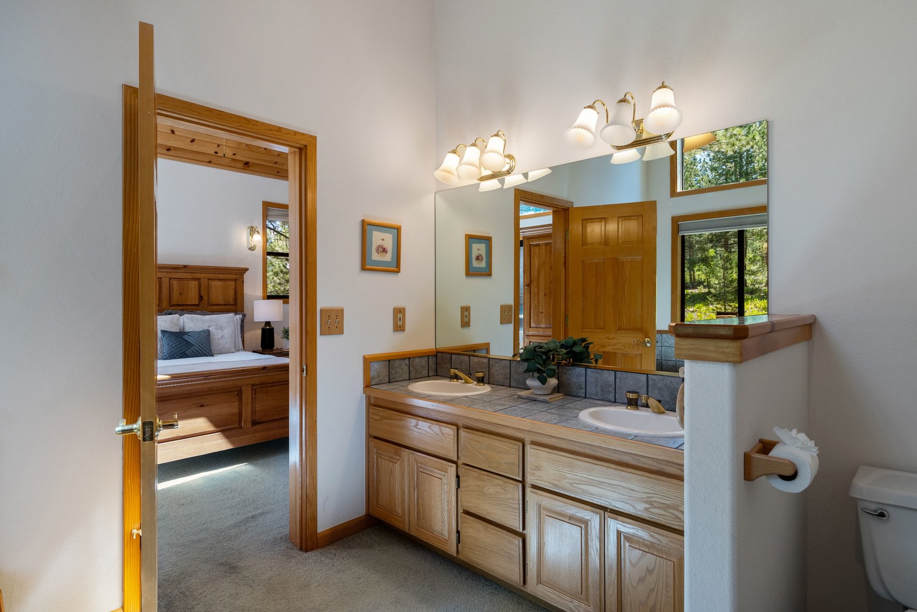  Sunlit Tahoe Donner Home with Spacious Rooms - 物件實景