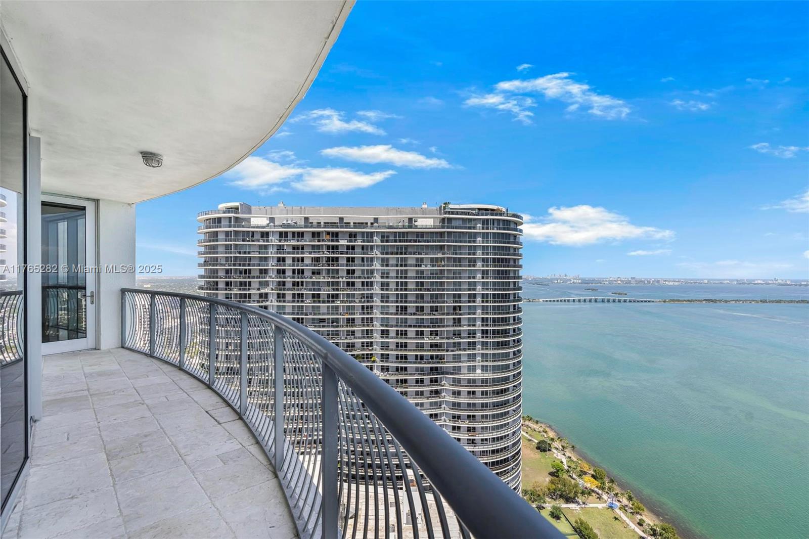 Miami, Florida, 33132, United States, 2 Bedrooms Bedrooms, ,2 BathroomsBathrooms,Residential,For Sale,1739063