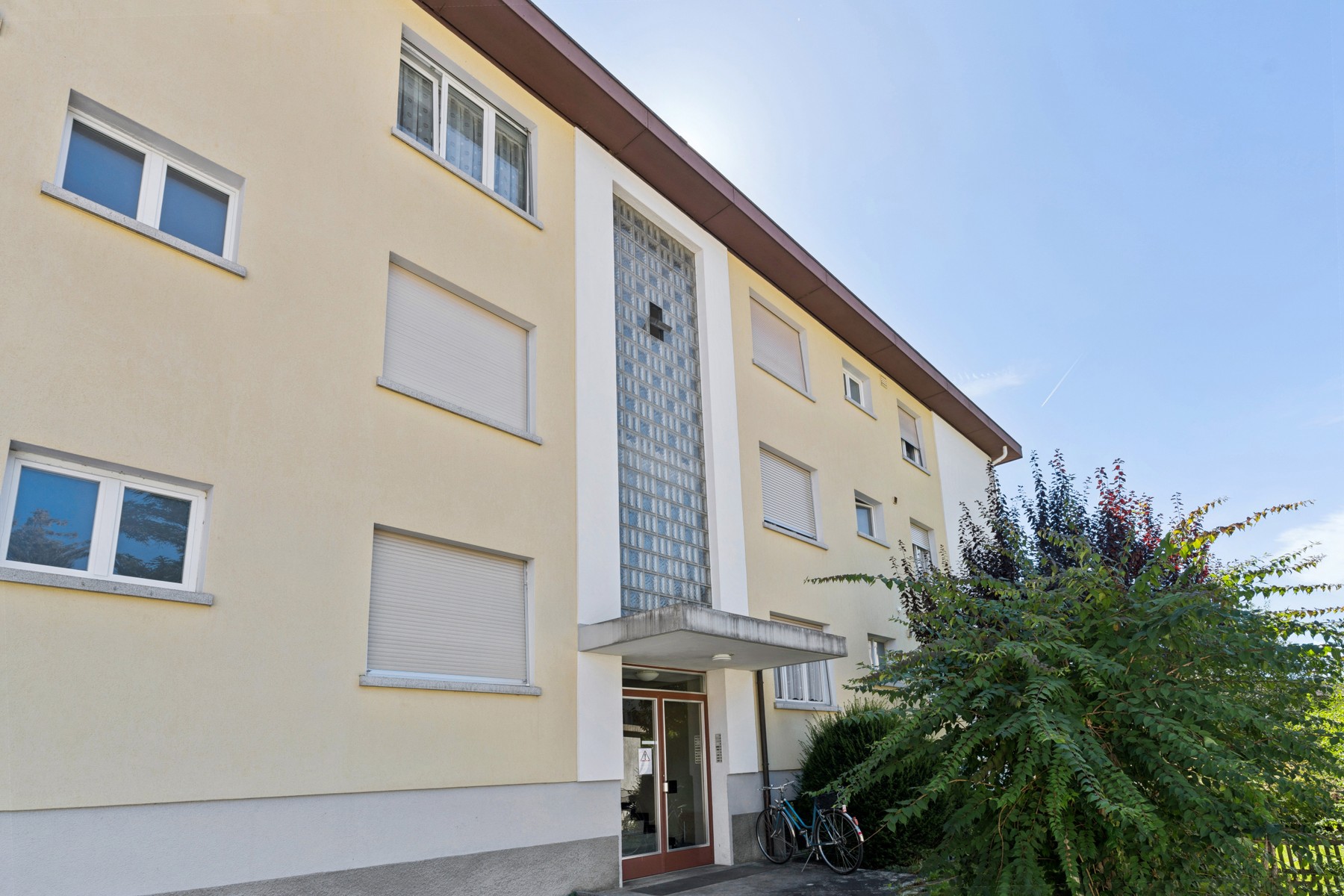  Needs renovation—2.5-room apartment with a balcony in Couvet - 物件實景