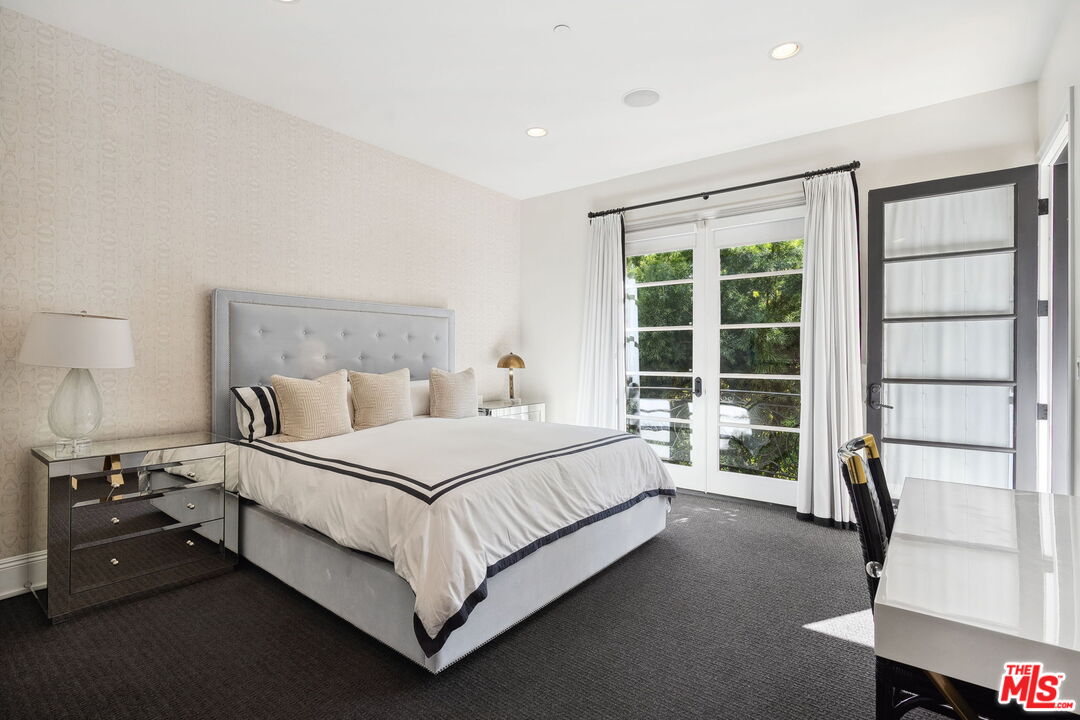 Beverly Hills Post Office, California, 90210, United States, 5 Bedrooms Bedrooms, ,6 BathroomsBathrooms,Residential,For Sale,1723543