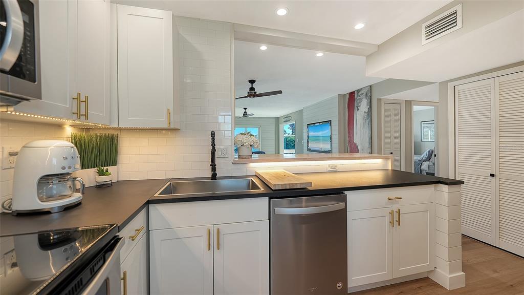 Longboat Key, Florida, 34228, United States, 2 Bedrooms Bedrooms, ,2 BathroomsBathrooms,Residential,For Sale,1987475