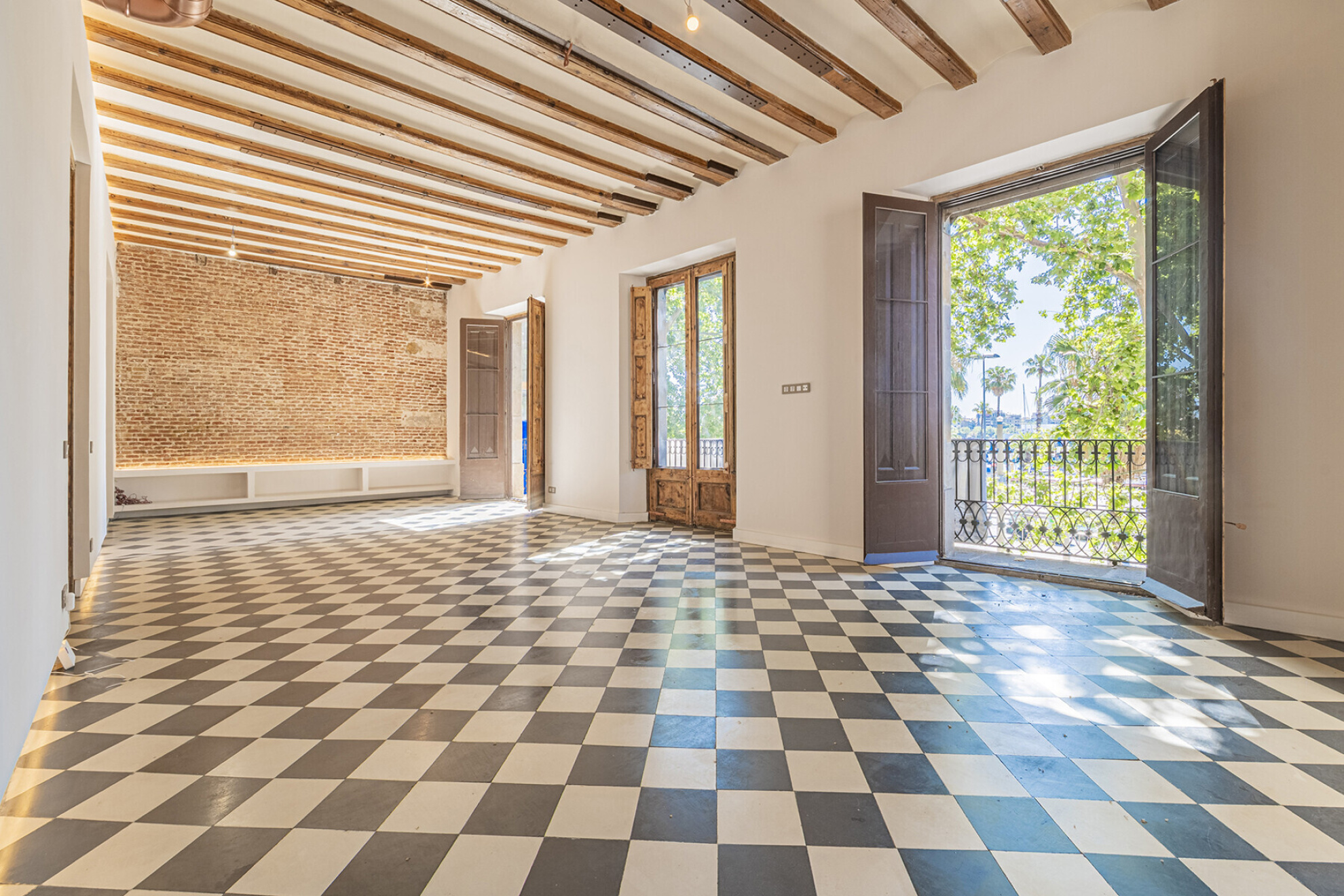  Magnificent, renovated main residence in a historic estate overlooking Port Vell - 物件實景