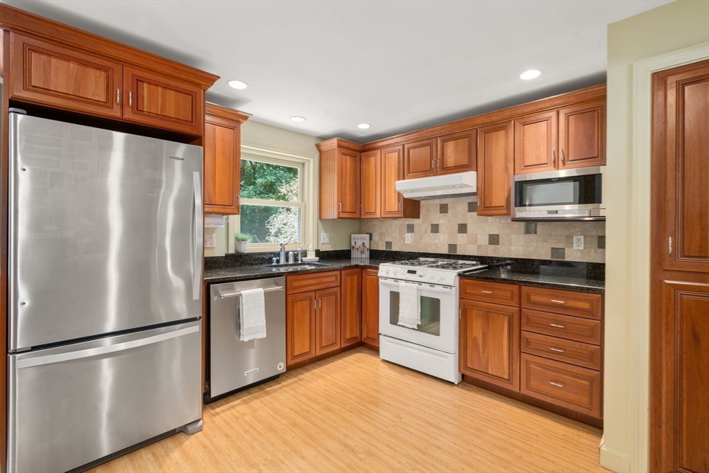 Norwood, Massachusetts, 02062, United States, 3 Bedrooms Bedrooms, ,2 BathroomsBathrooms,Residential,For Sale,1913621