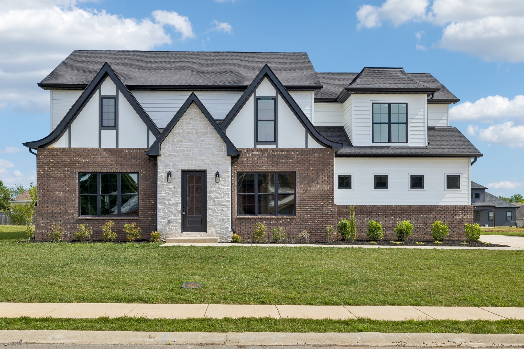 Clarksville, Tennessee, 37043, United States, 4 Bedrooms Bedrooms, ,4 BathroomsBathrooms,Residential,For Sale,2040134