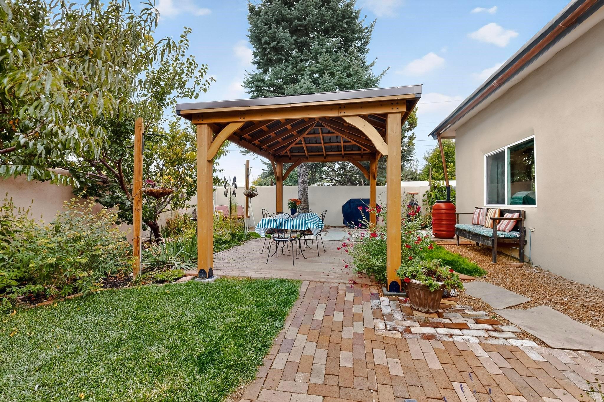 Santa Fe, New Mexico, 87505, United States, 3 Bedrooms Bedrooms, ,2 BathroomsBathrooms,Residential,For Sale,1971309