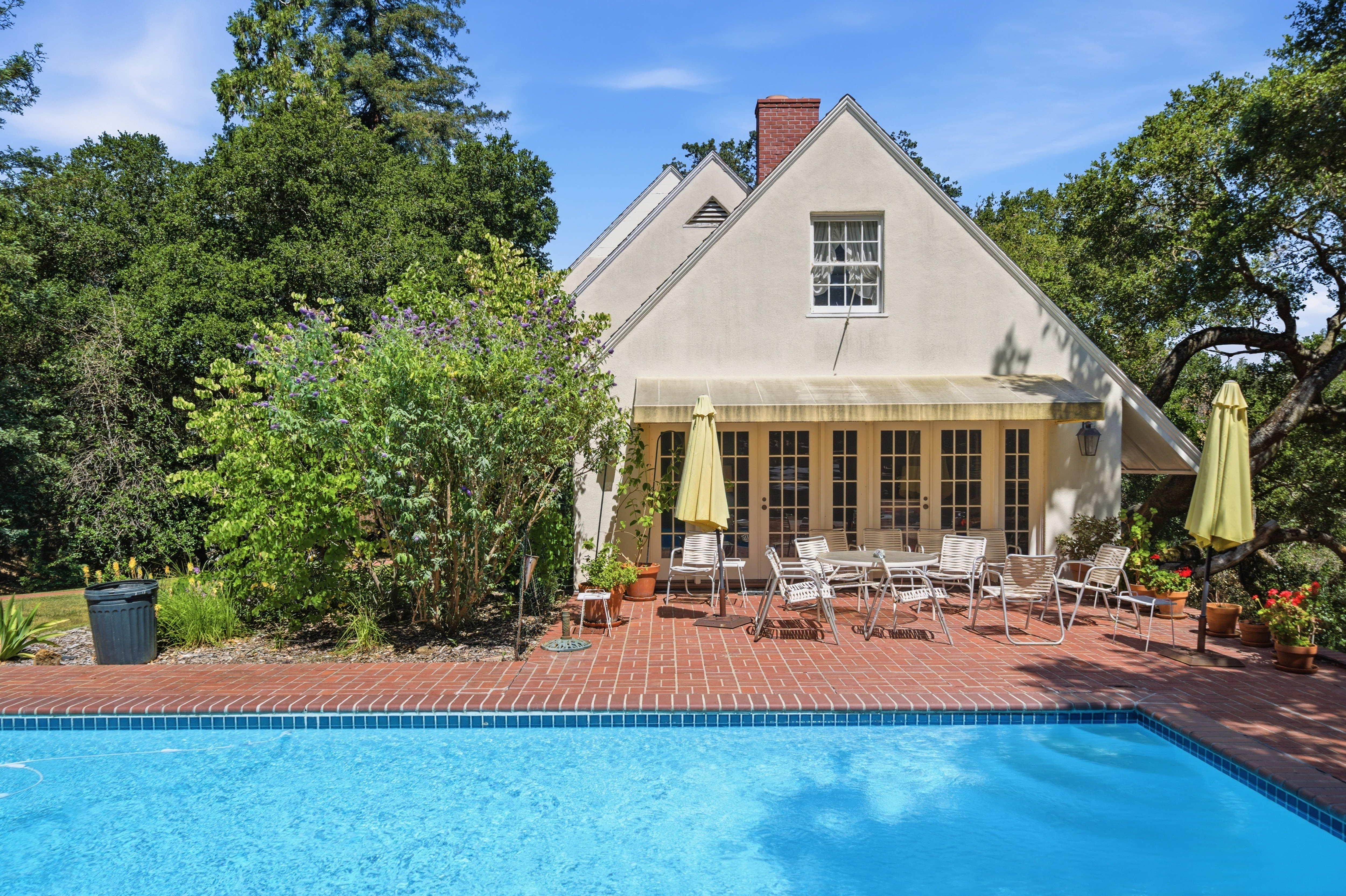  Extraordinary Acre Estate with Development Potential in a Prime Location - 物件實景