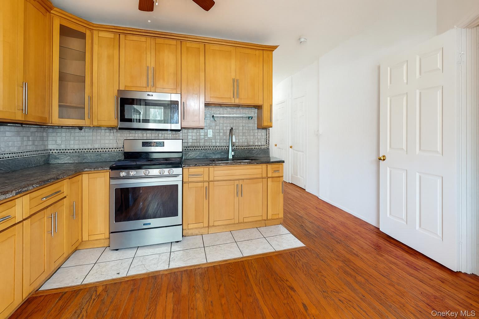 Jamaica, New York, 11435, United States, 4 Bedrooms Bedrooms, ,3 BathroomsBathrooms,Residential,For Sale,1927157