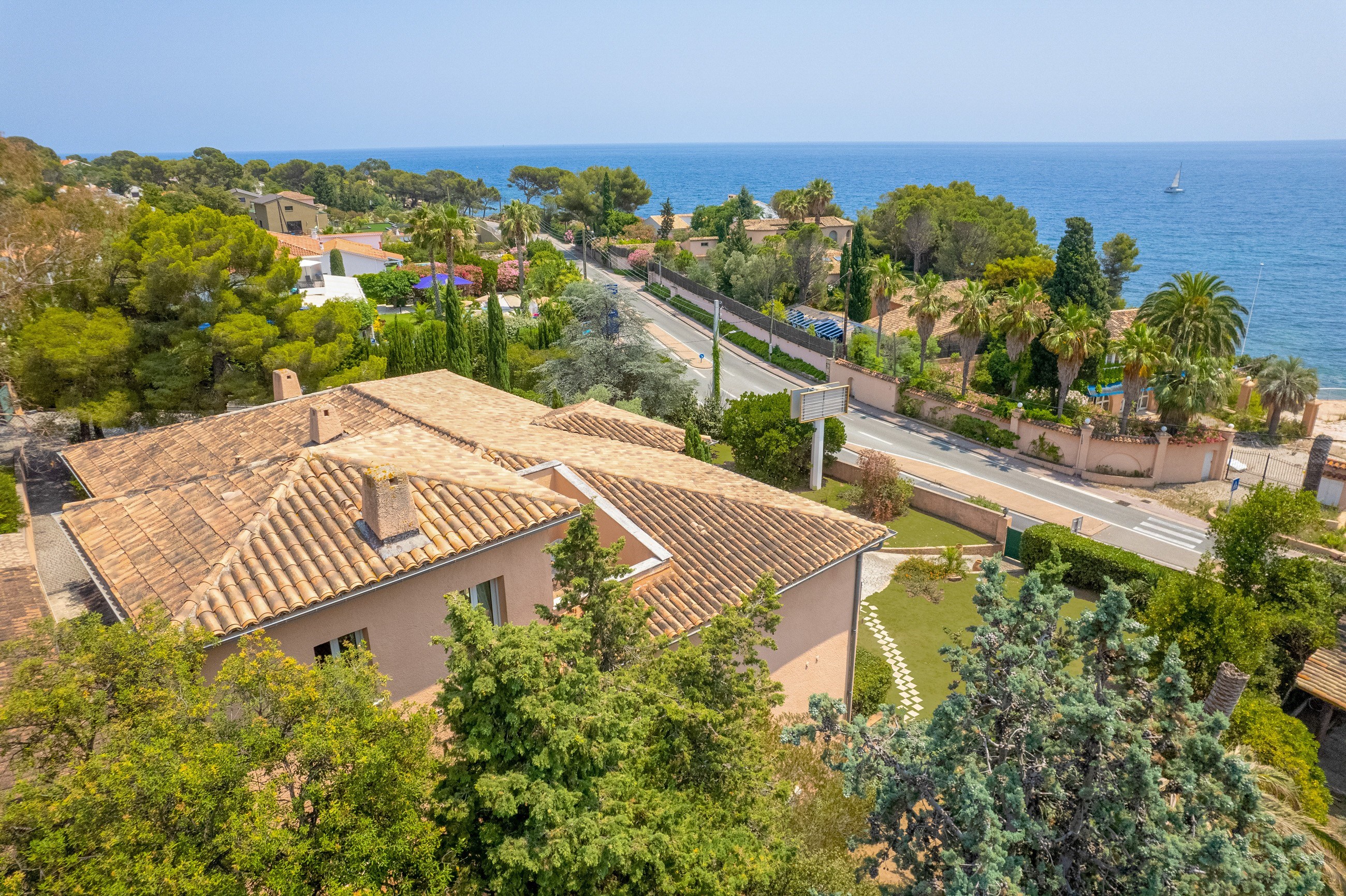  Les Issambres property 650 sqm 10 bedroom 50m from sea redevelopment opportunit… - 物件實景