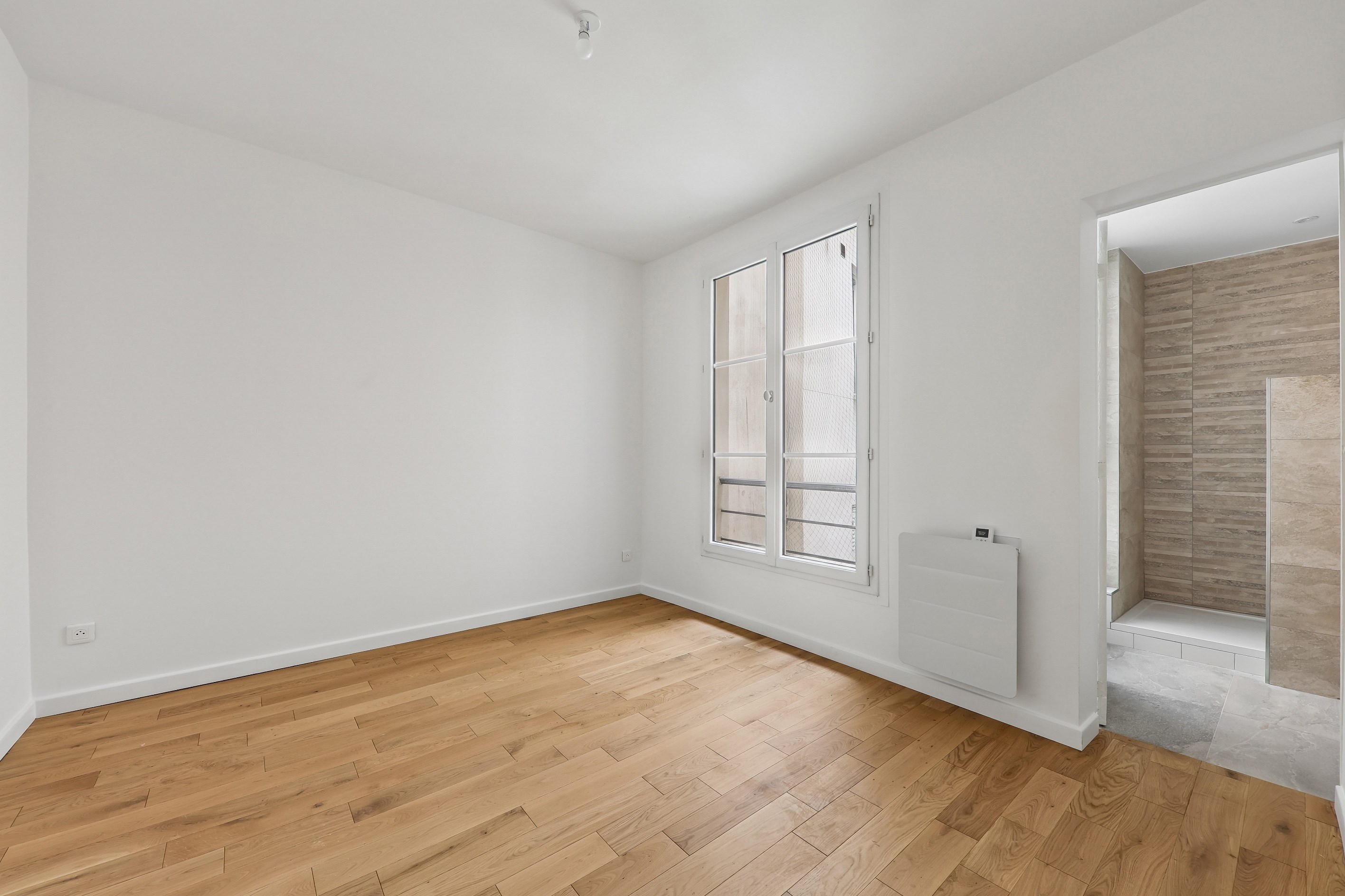  To sell- perfect condition-Place de l