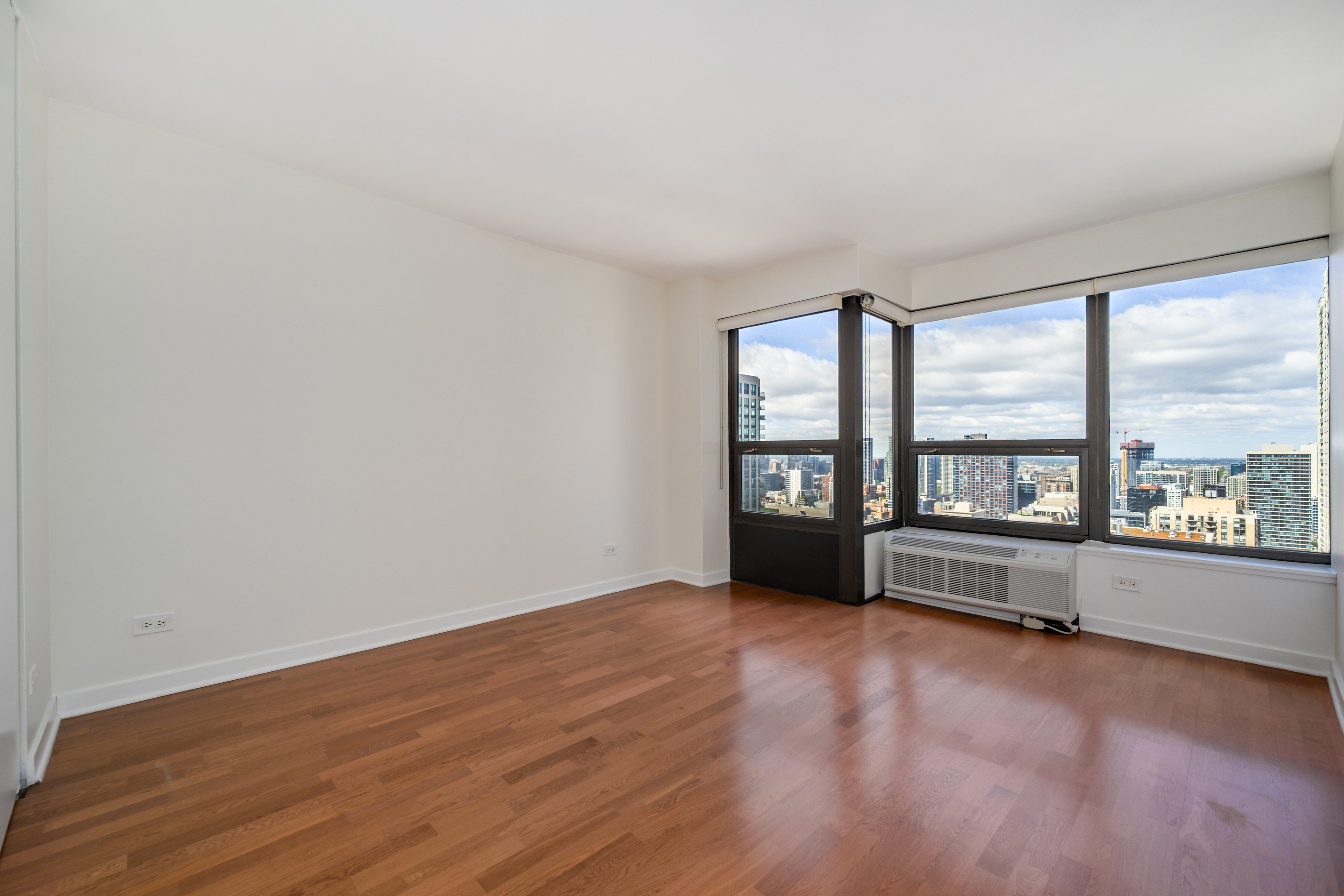  Spacious and Bright Perfectly Located in River North - 物件實景