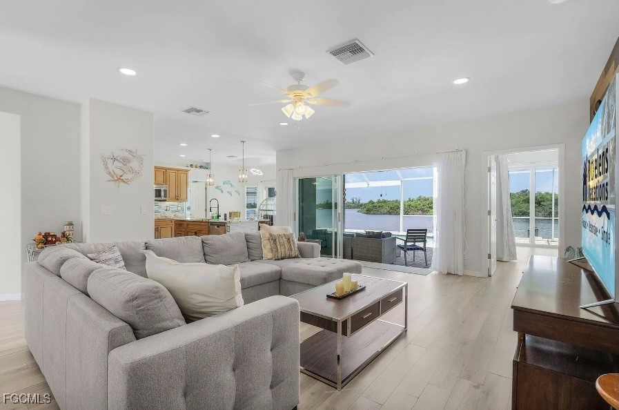 Fort Myers, Florida, 33905, United States, 3 Bedrooms Bedrooms, ,4 BathroomsBathrooms,Residential,For Sale,1997998