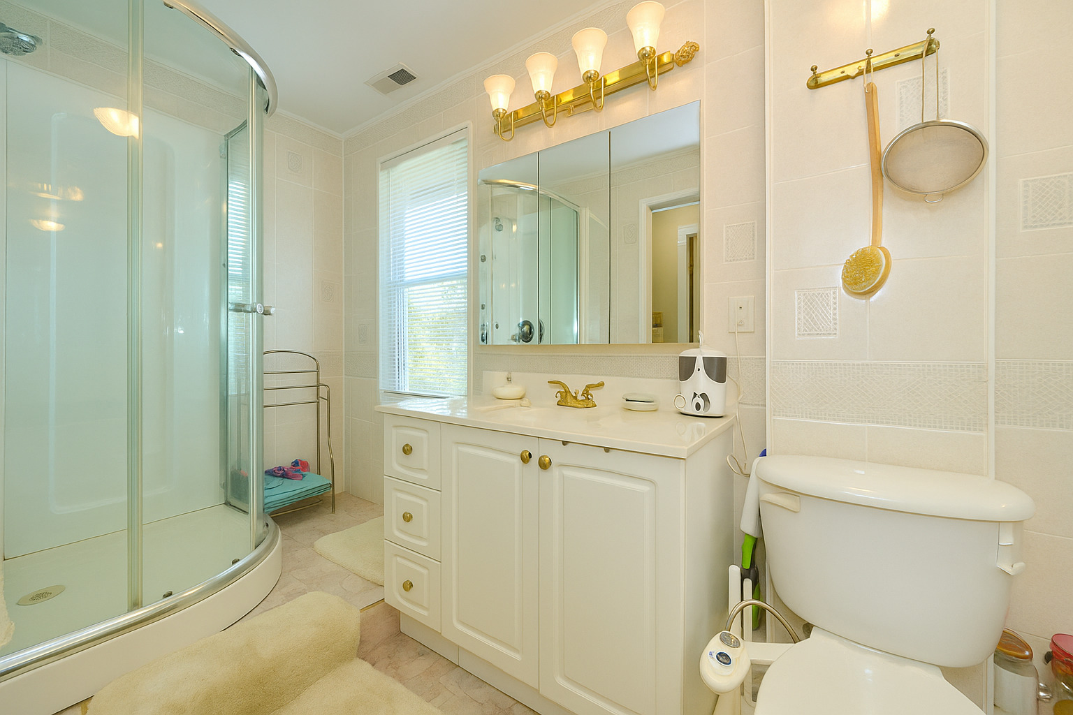 Arlington Heights, Illinois, 60004, United States, 5 Bedrooms Bedrooms, ,3 BathroomsBathrooms,Residential,For Sale,1947256