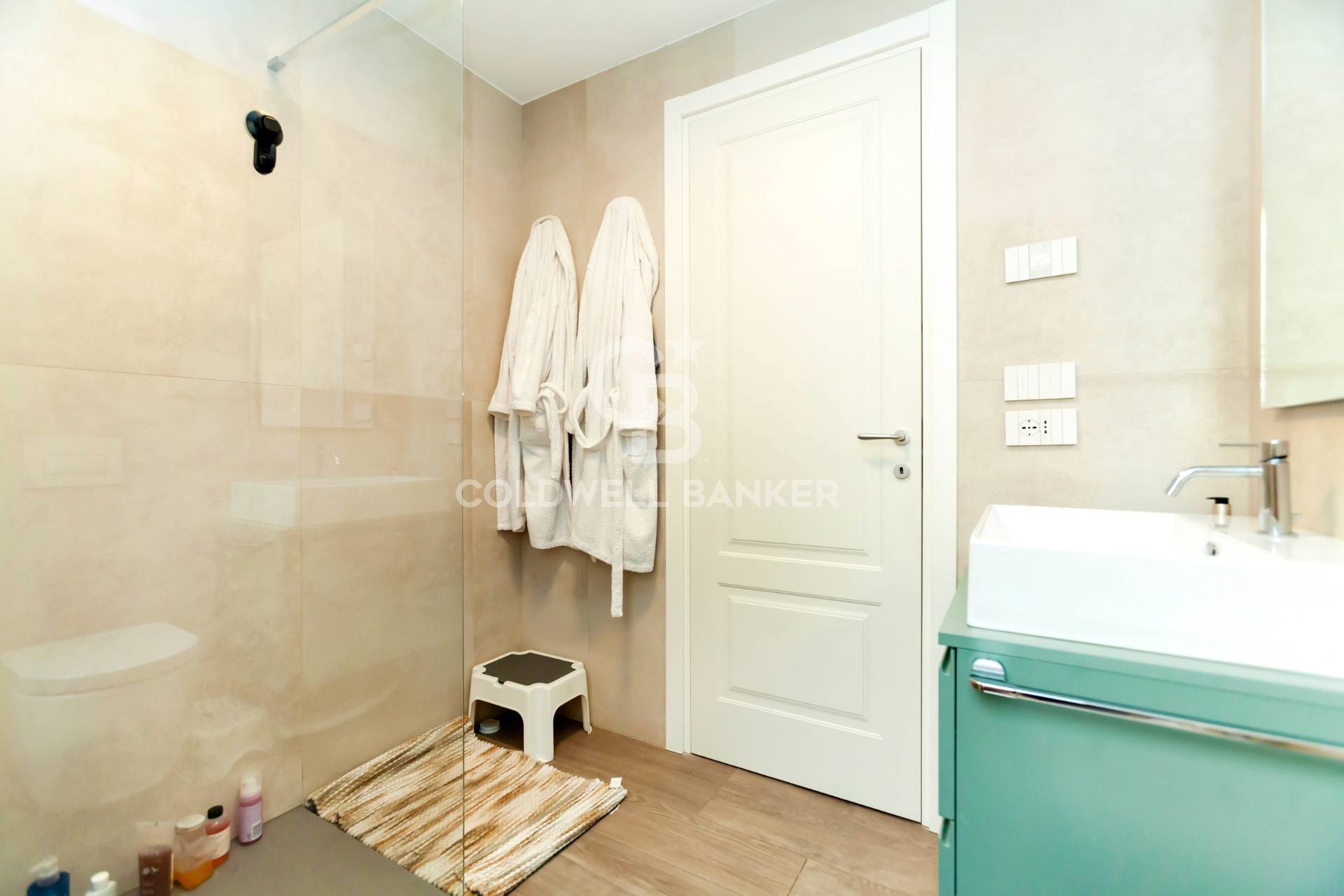 Roma, Roma, 00100, IT, 2 Bedrooms Bedrooms, ,2 BathroomsBathrooms,Residential,For Sale,1868220